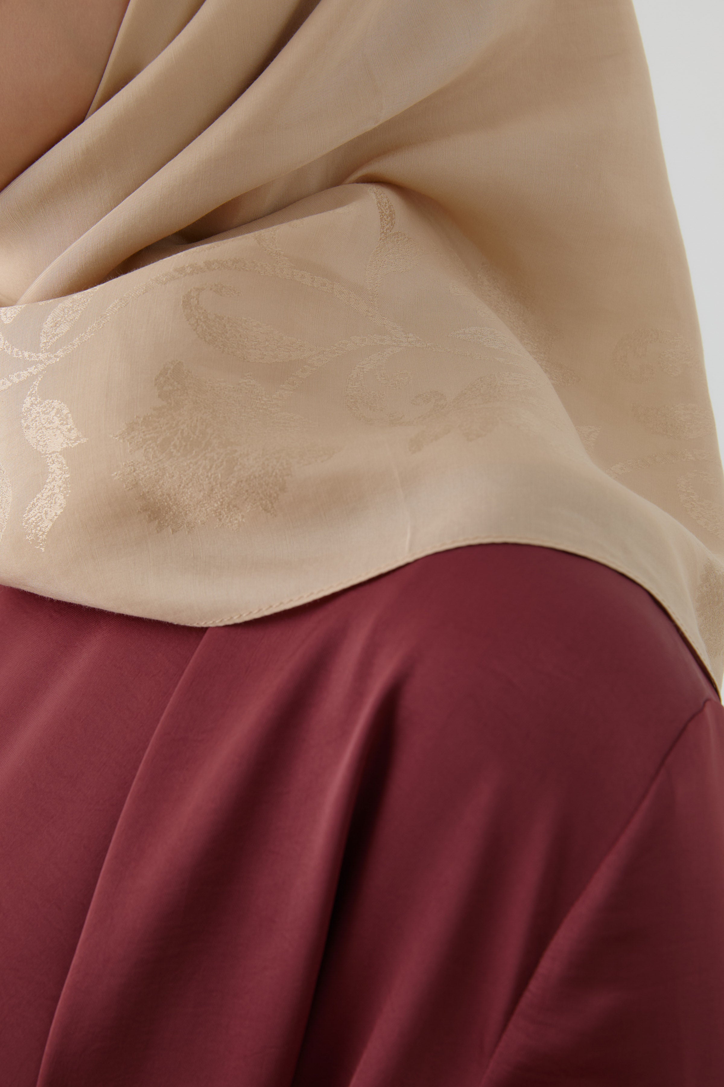 Nevgül Kenar Detaylı Naturel Eşarp - Bej TUGBA