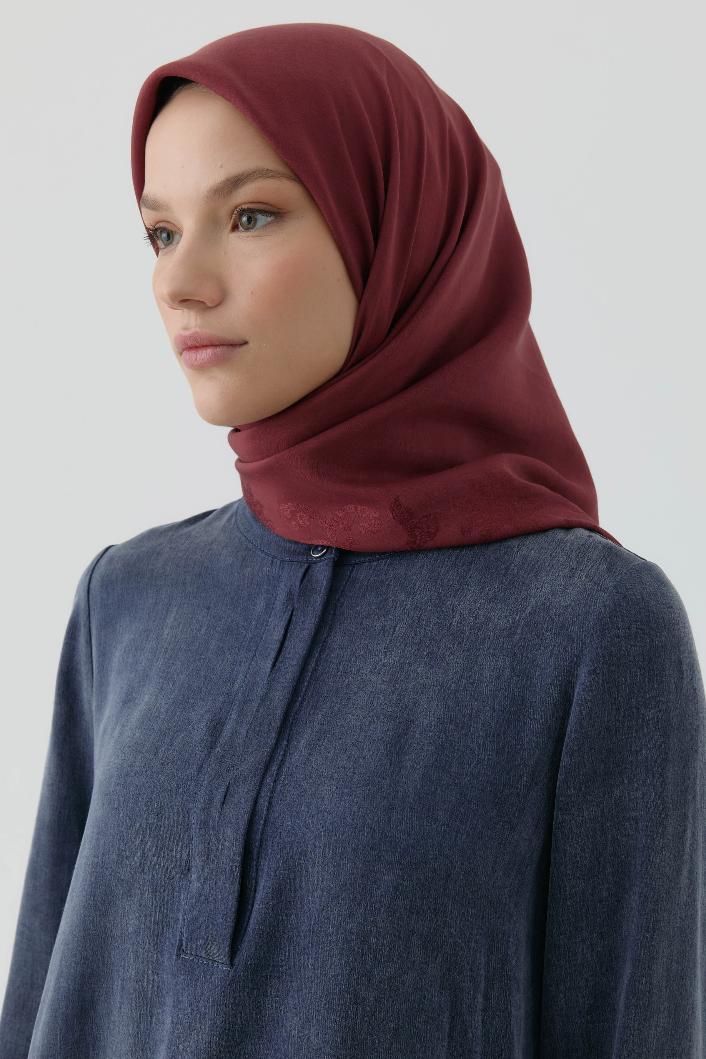 Nevgül Kenar Detaylı Naturel Eşarp - Bordo TUGBA