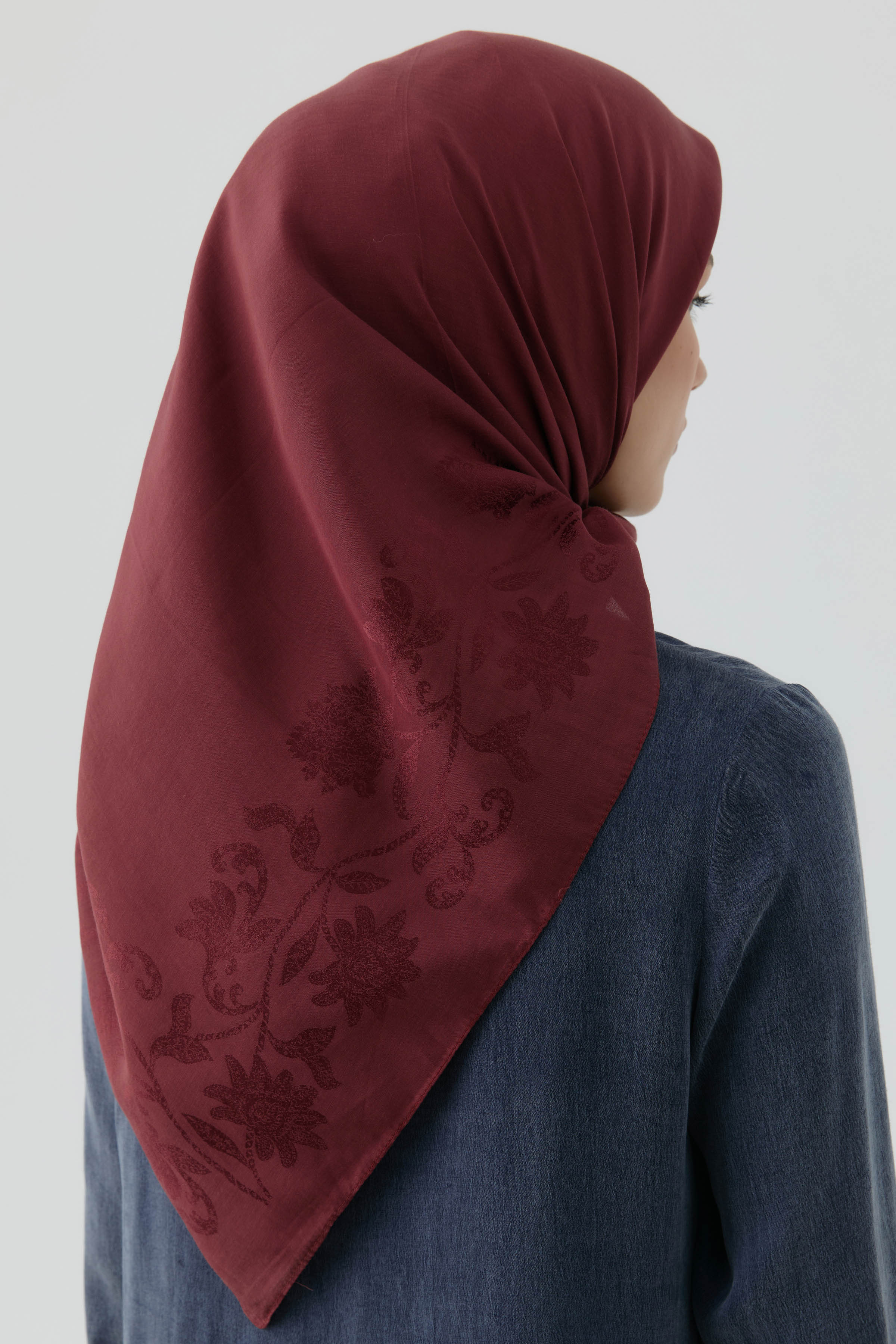 Nevgül Kenar Detaylı Naturel Eşarp - Bordo TUGBA