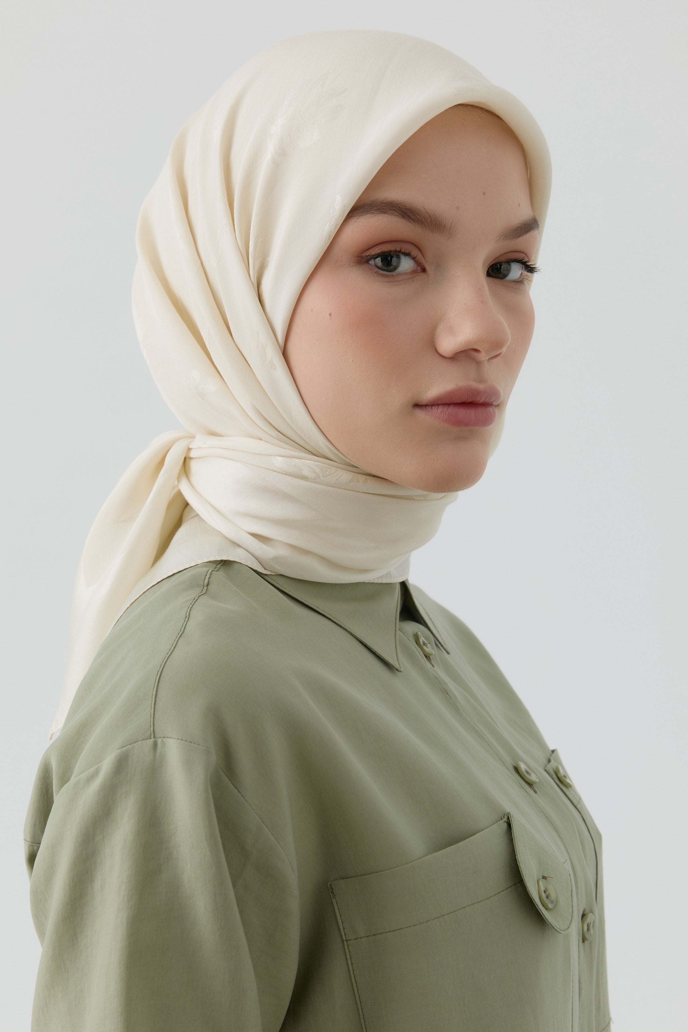 Buket Jakar Naturel Eşarp - Ekru TUGBA