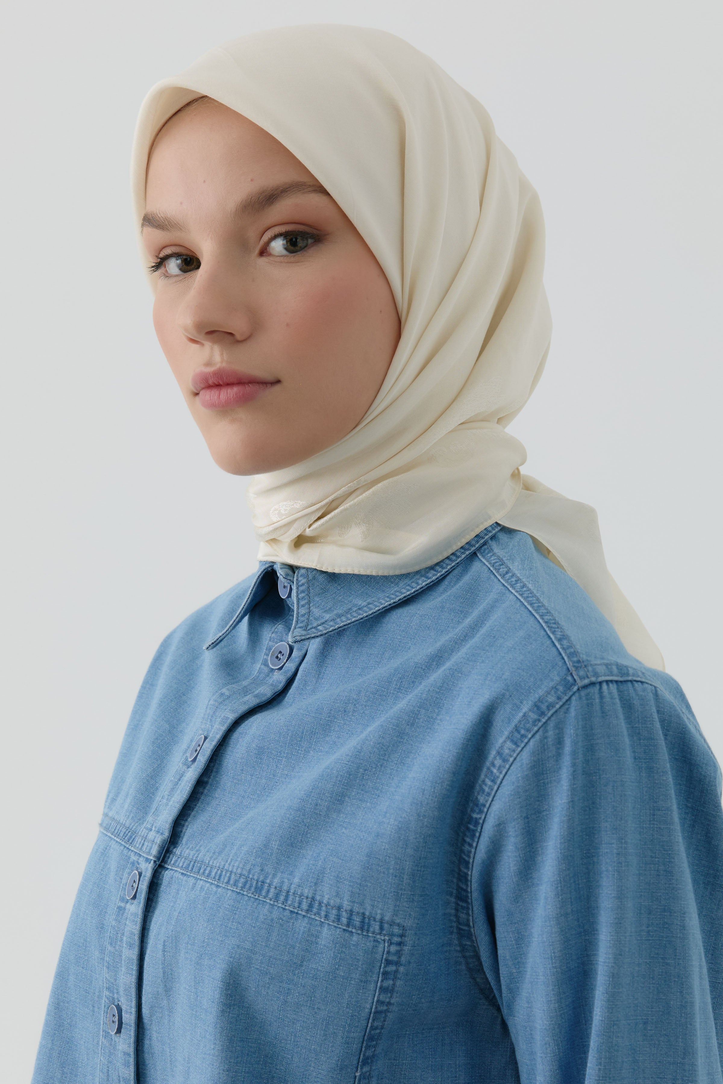 Nevgül Kenar Detaylı Naturel Eşarp - Ekru TUGBA