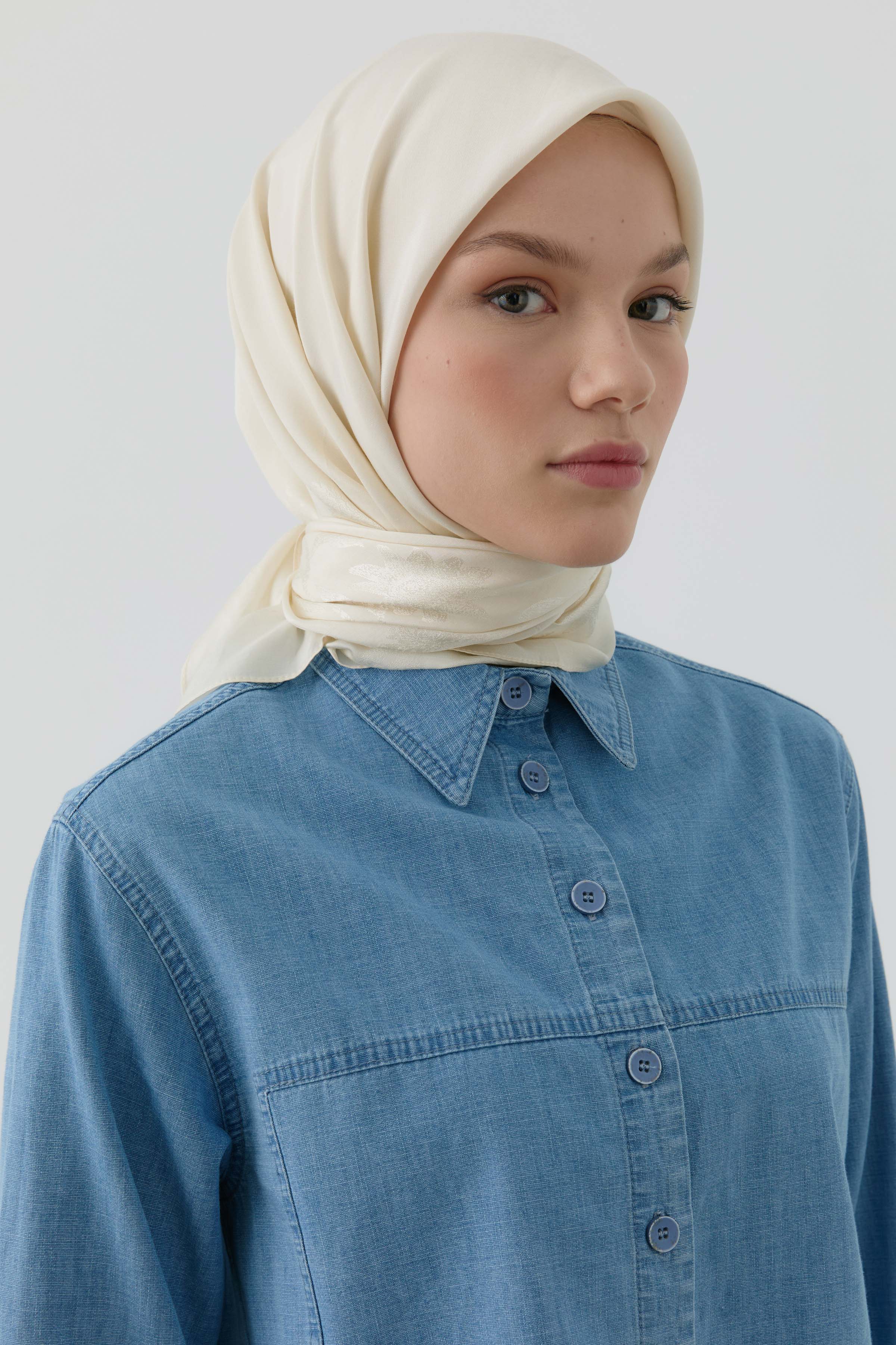 Nevgül Kenar Detaylı Naturel Eşarp - Ekru TUGBA