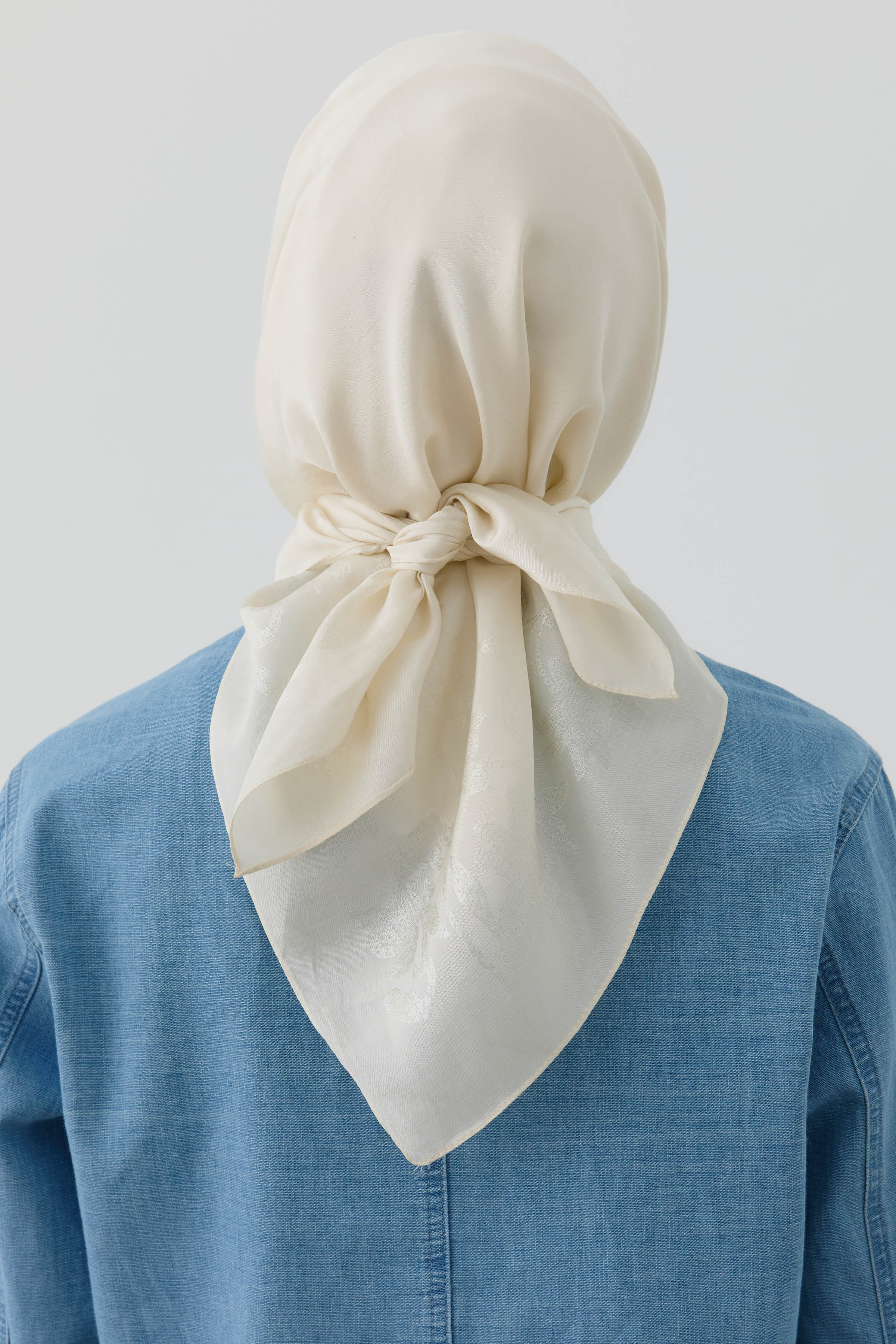 Nevgül Kenar Detaylı Naturel Eşarp - Ekru TUGBA