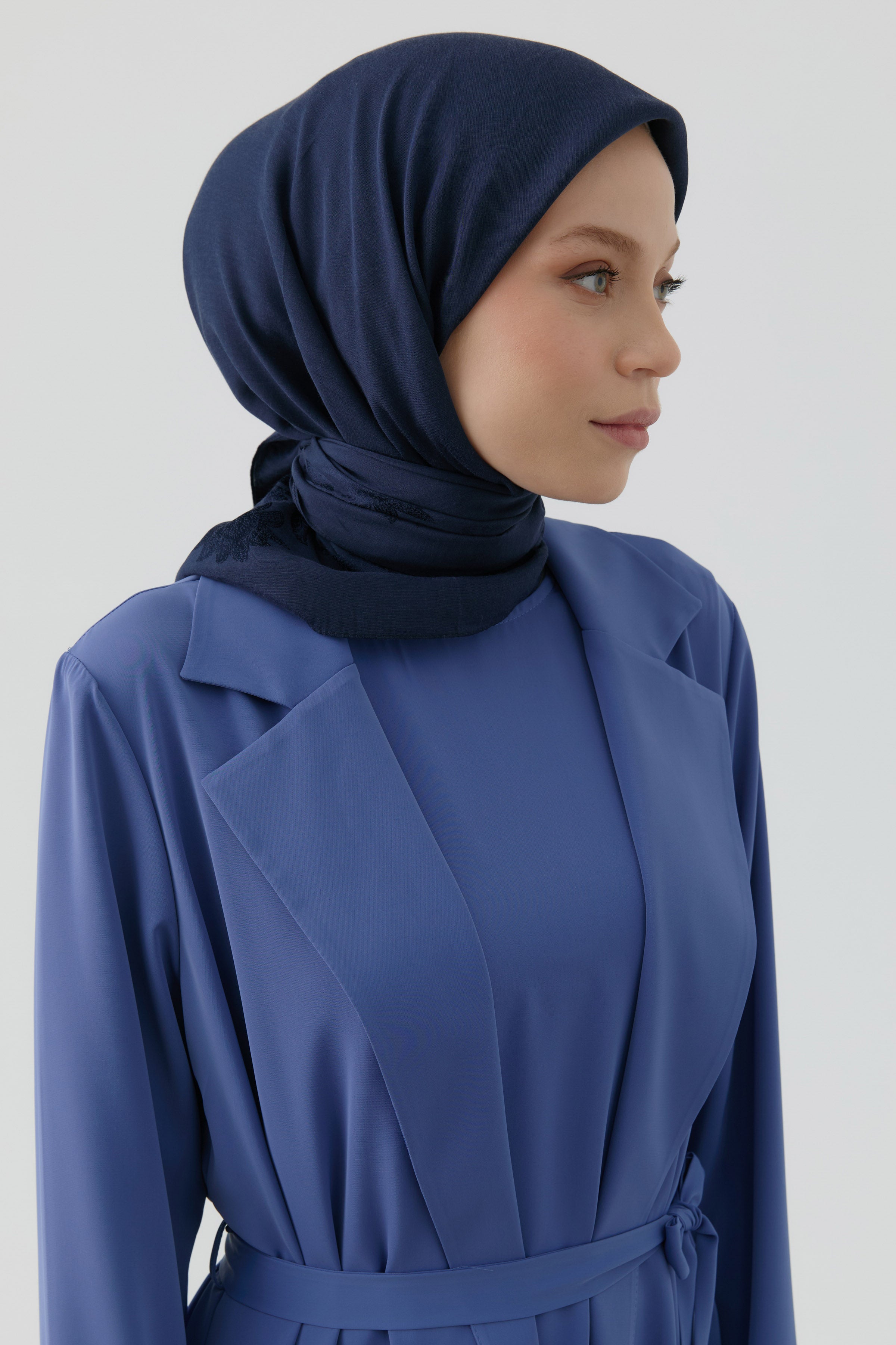 Nevgül Kenar Detaylı Naturel Eşarp - Lacivert TUGBA