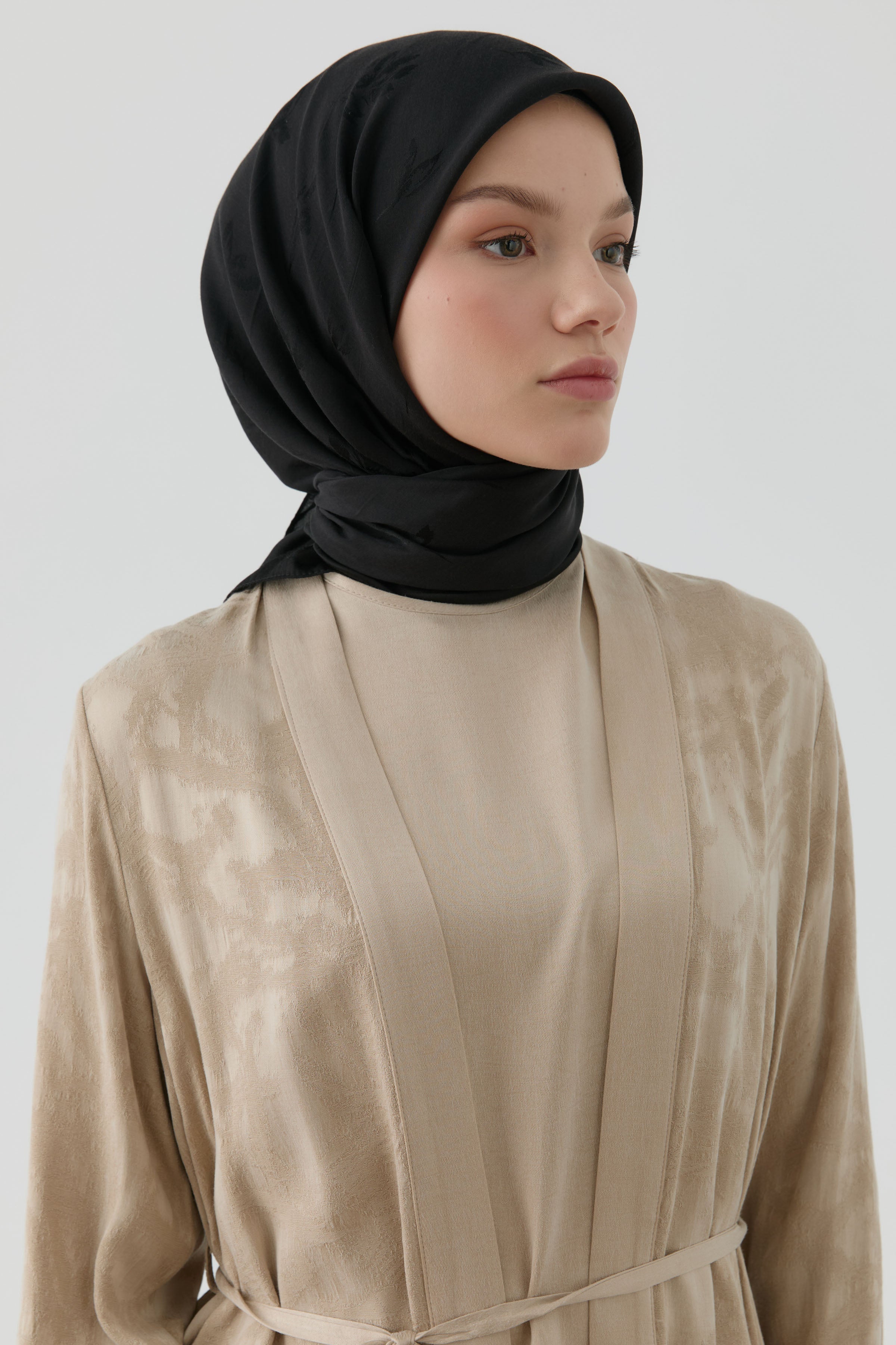 Buket Jakar Naturel Eşarp - Siyah TUGBA