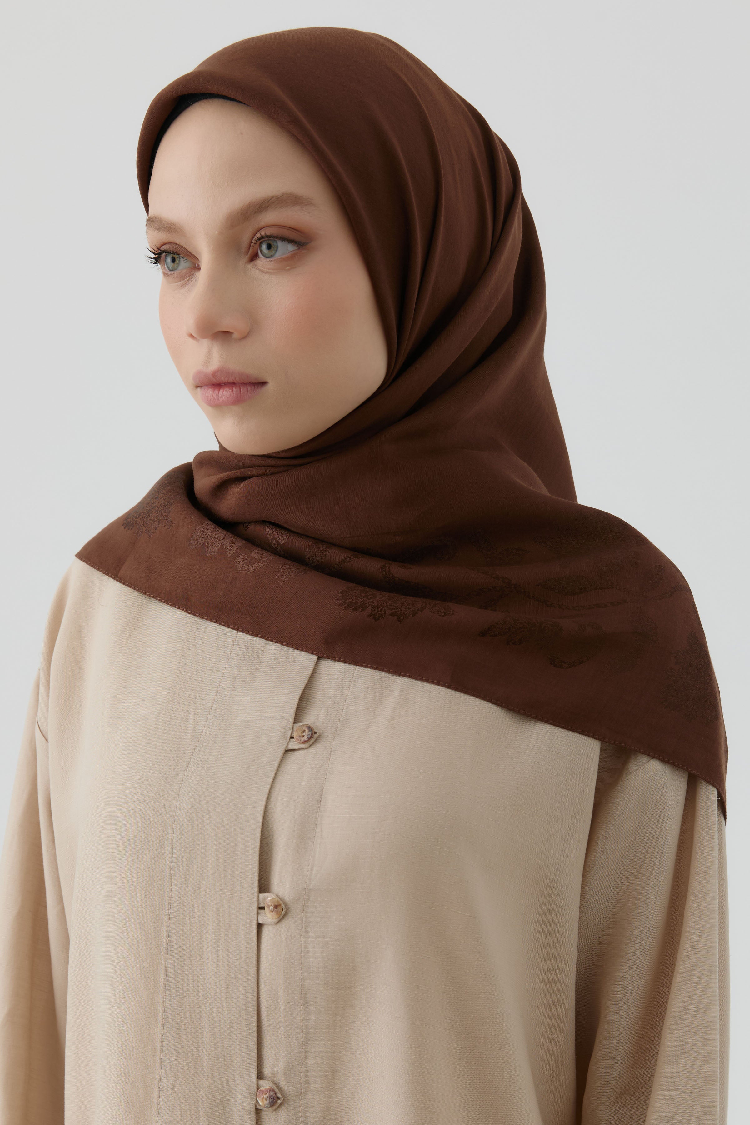 Nevgül Kenar Detaylı Naturel Eşarp - Acı Kahve TUGBA