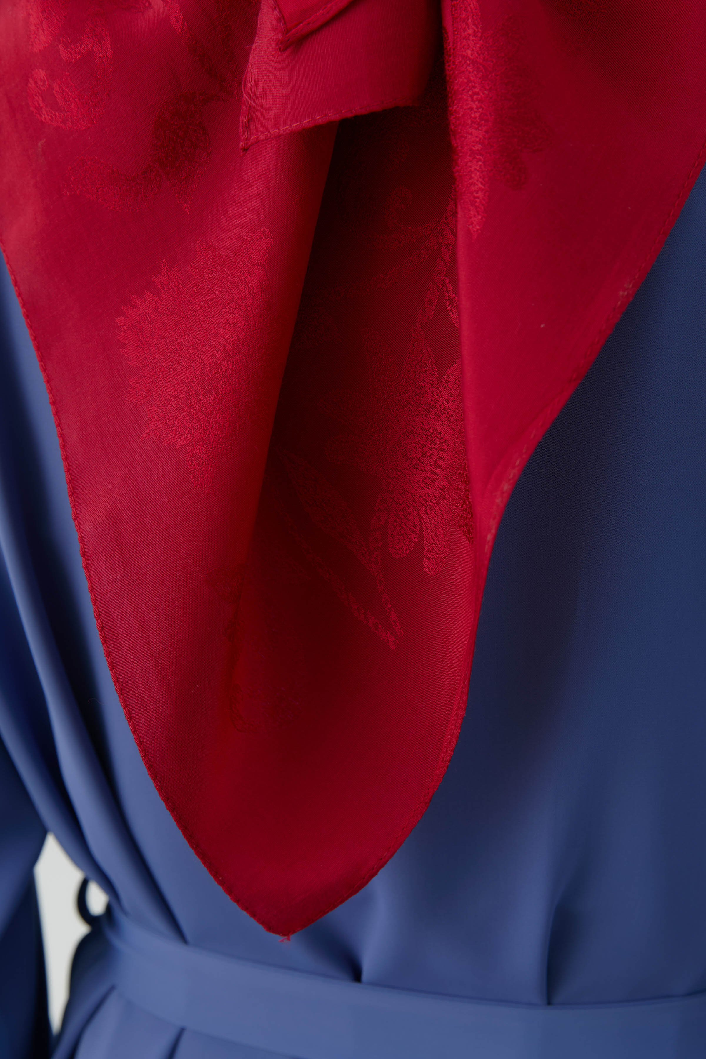 Nevgül Kenar Detaylı Naturel Eşarp - Kırmızı TUGBA