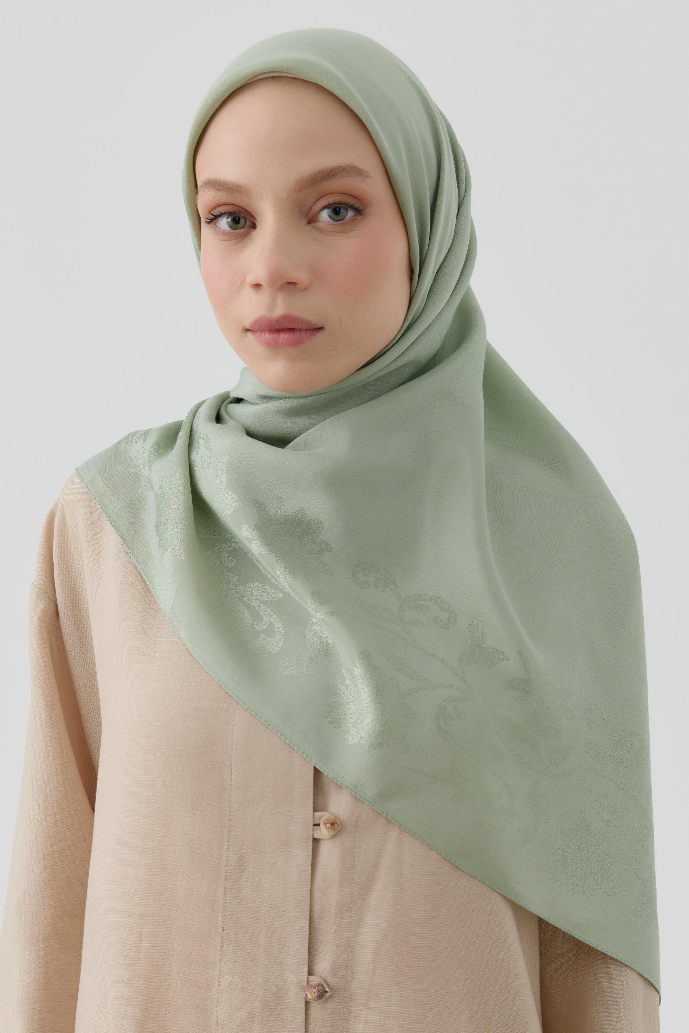 Nevgül Kenar Detaylı Naturel Eşarp - Mint TUGBA