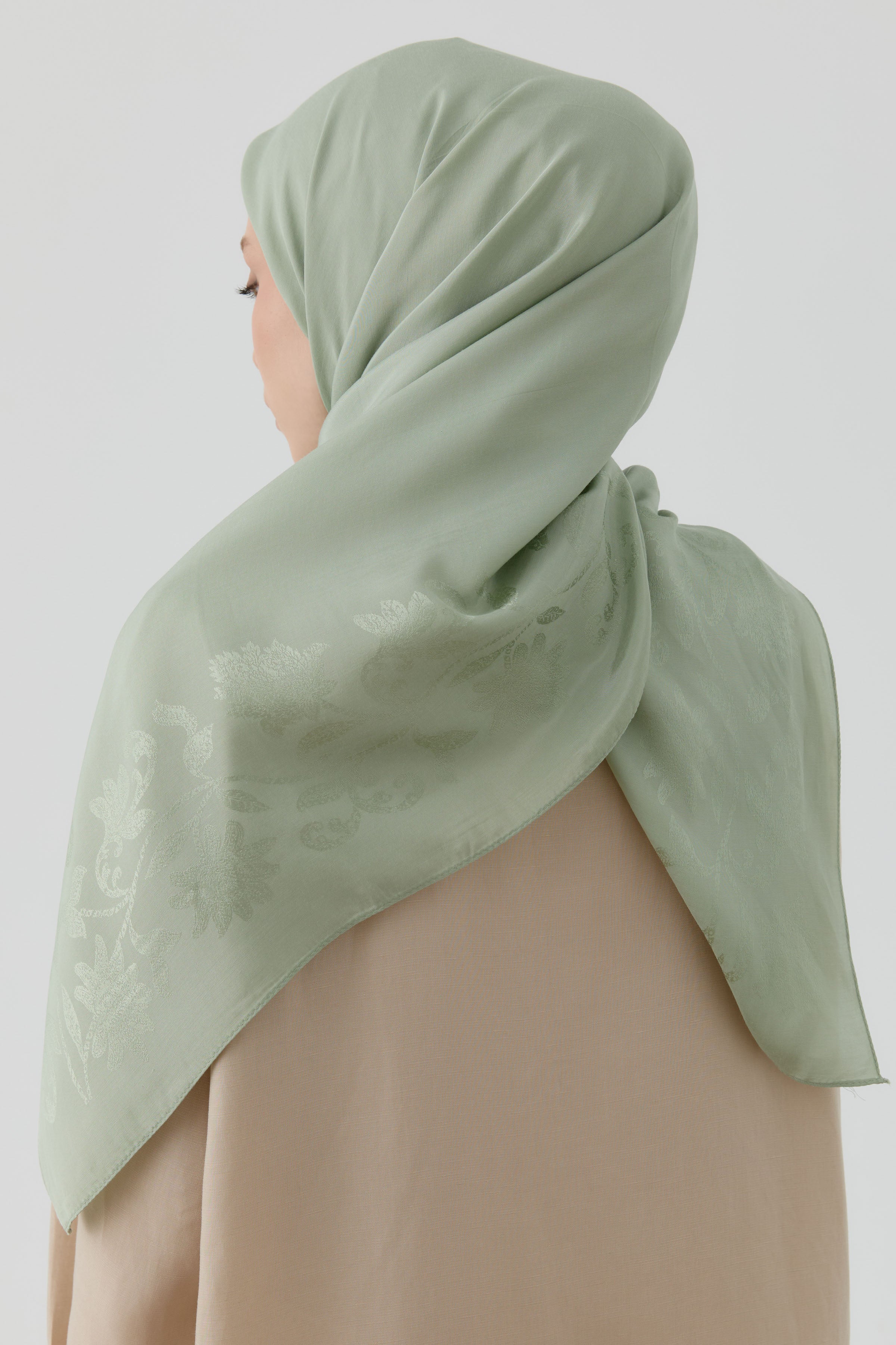 Nevgül Kenar Detaylı Naturel Eşarp - Mint TUGBA