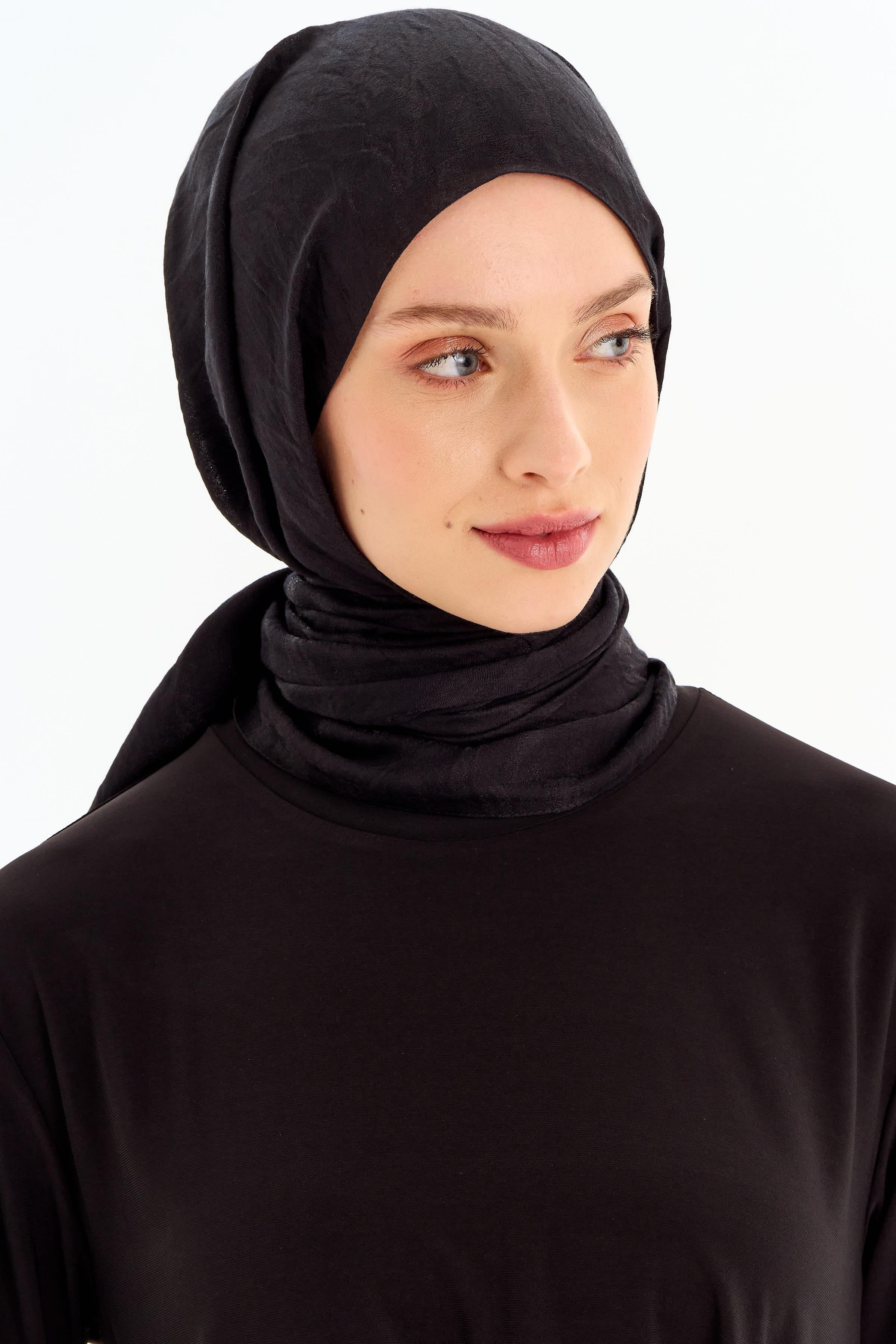 Kare Desen Viskon Şal - Siyah TUGBA