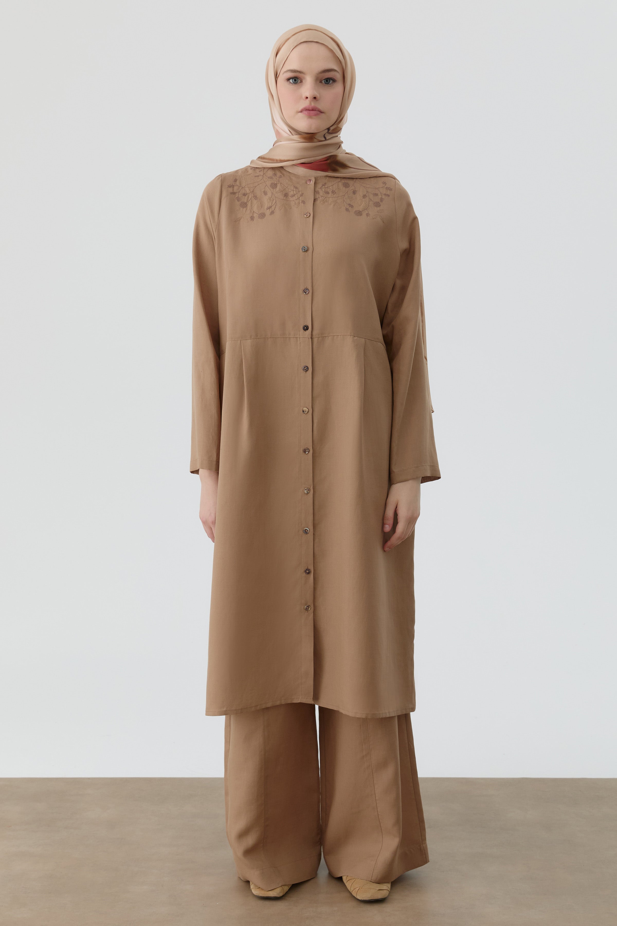 Omuz Nakış Detaylı Uzun Tunik - Vizon TUGBA