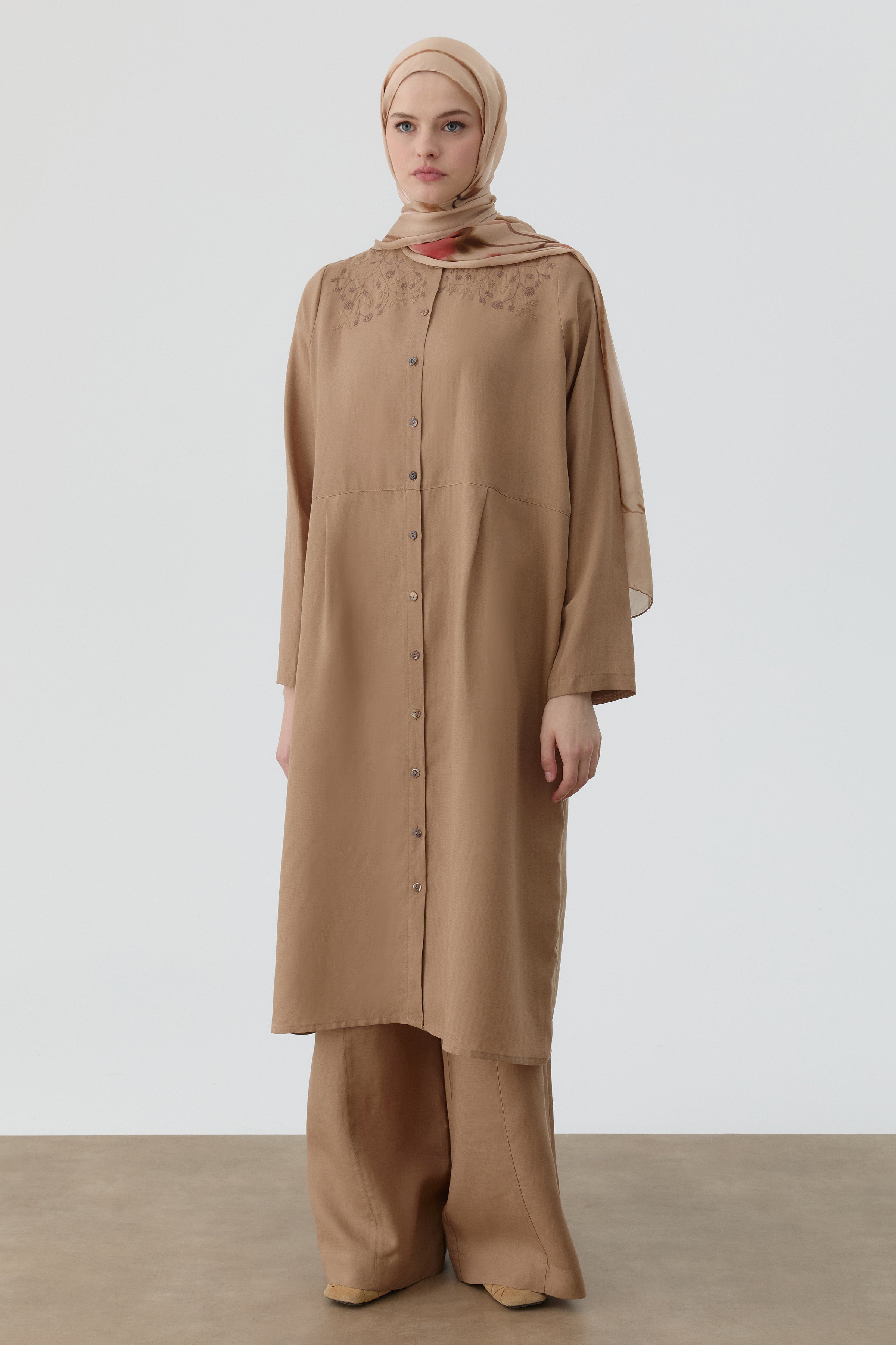 Omuz Nakış Detaylı Uzun Tunik - Vizon TUGBA