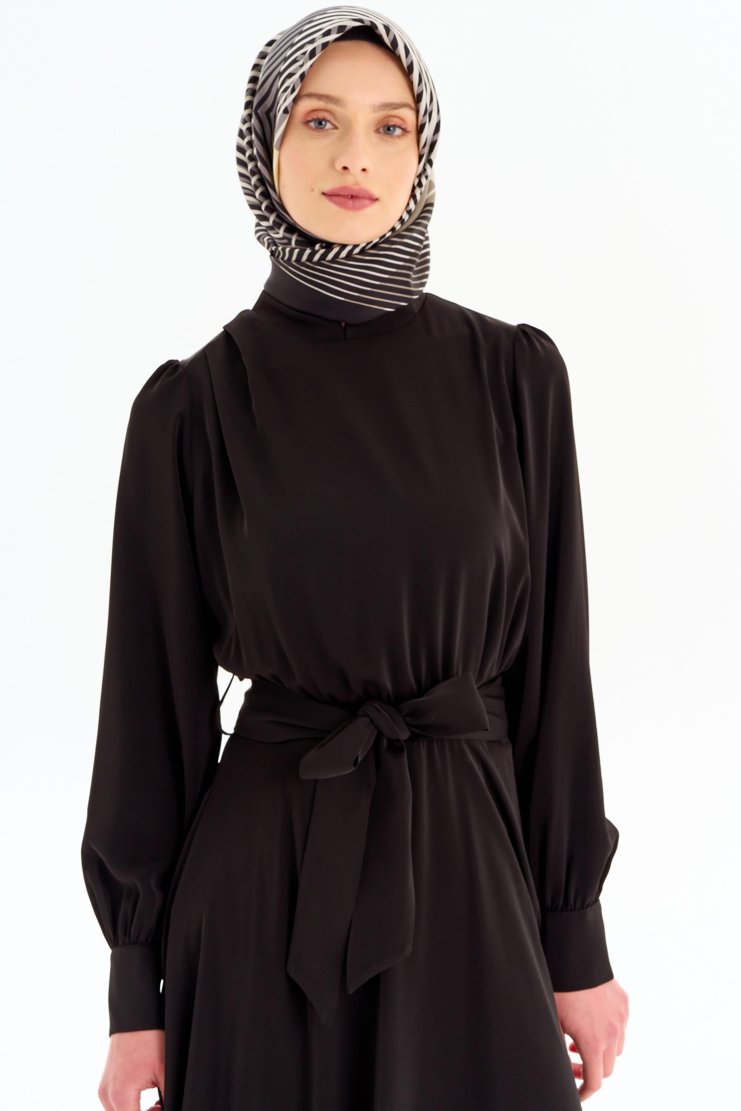 Omuz Pile Detaylı Elbise - Siyah TUGBA