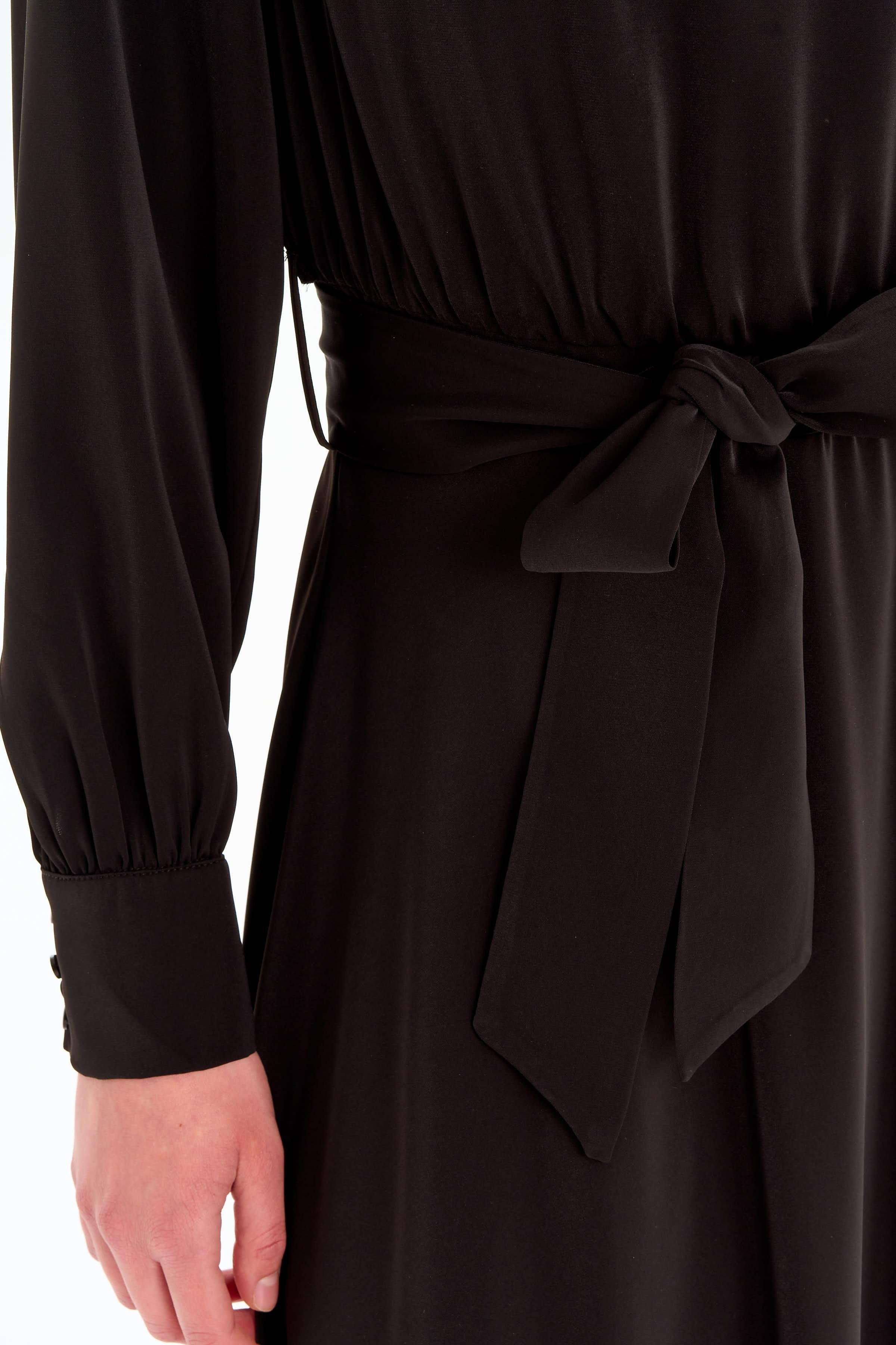 Omuz Pile Detaylı Elbise - Siyah TUGBA