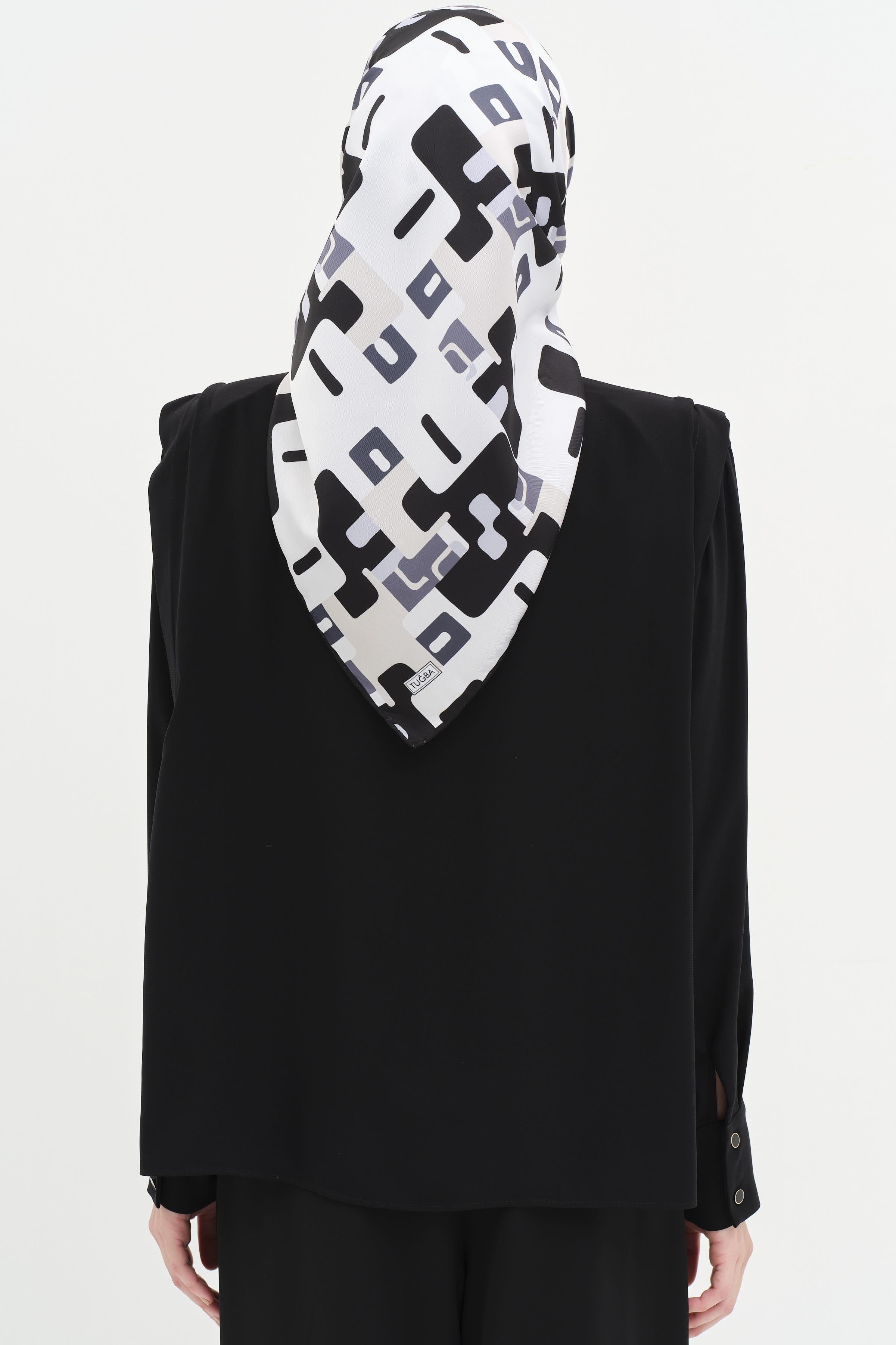 Omuz Pile Detaylı Vatkalı Gömlek - Siyah TUGBA