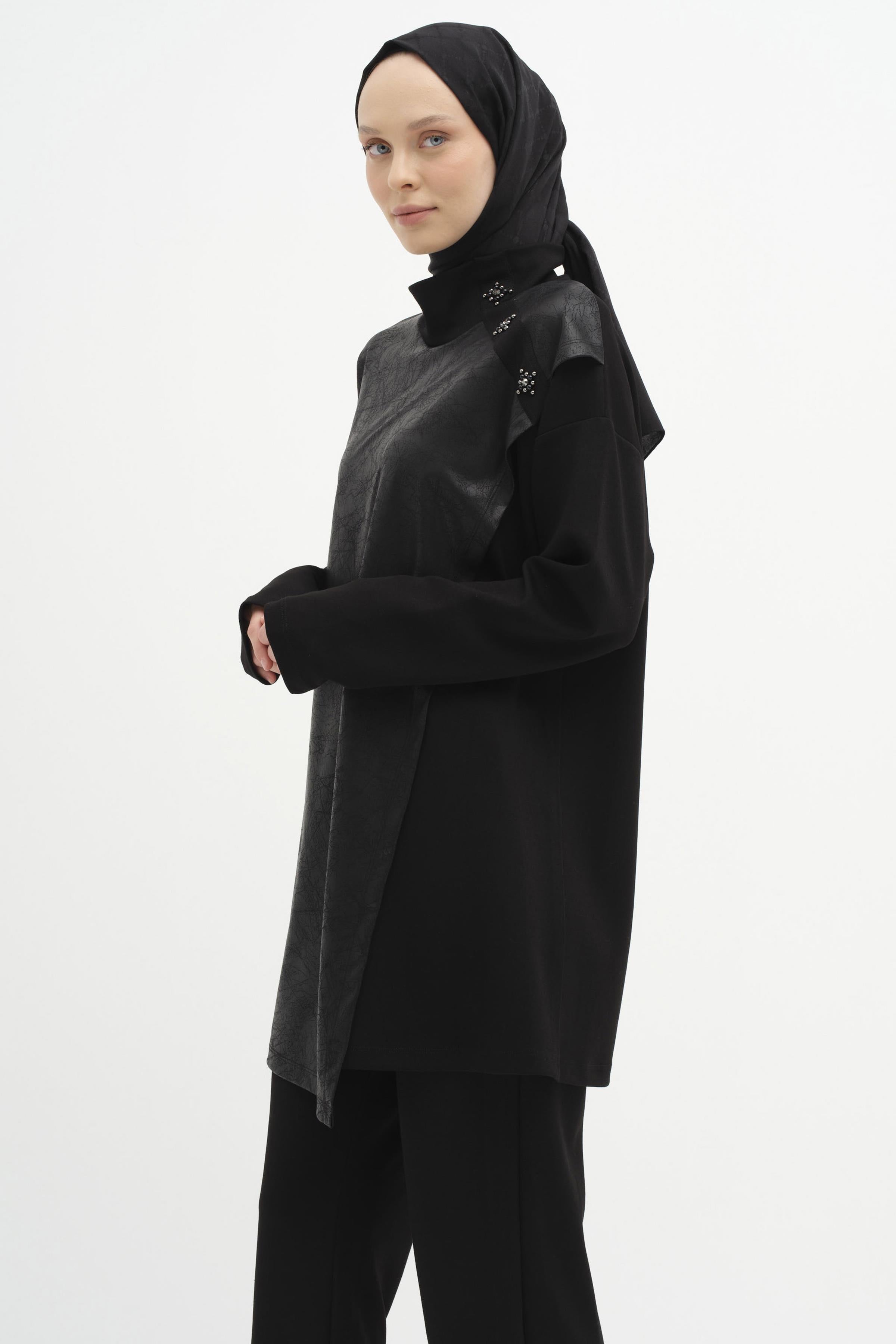 Omuz Taş Detaylı Garnili Örme Tunik - Siyah TUGBA