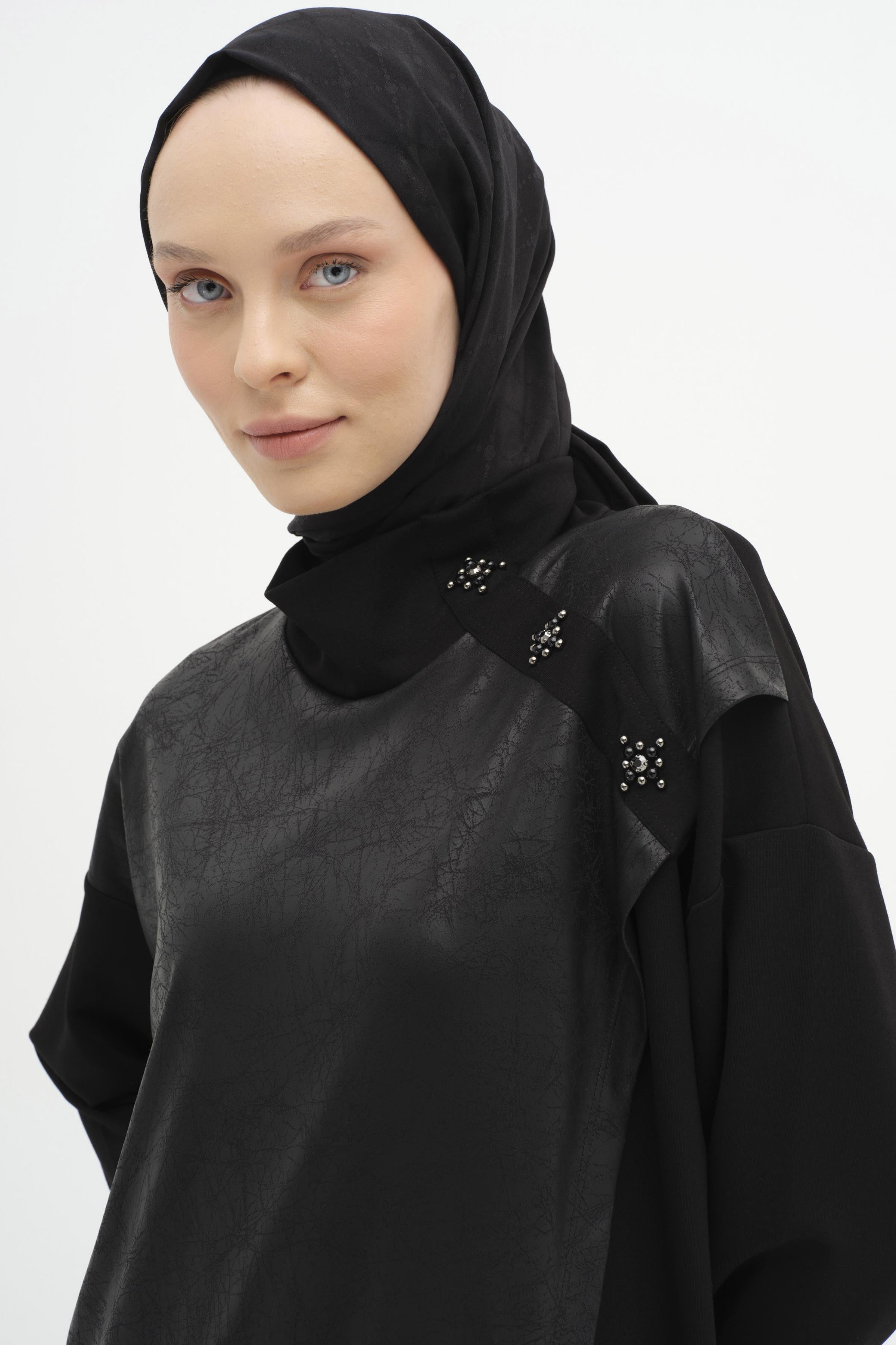 Omuz Taş Detaylı Garnili Örme Tunik - Siyah TUGBA