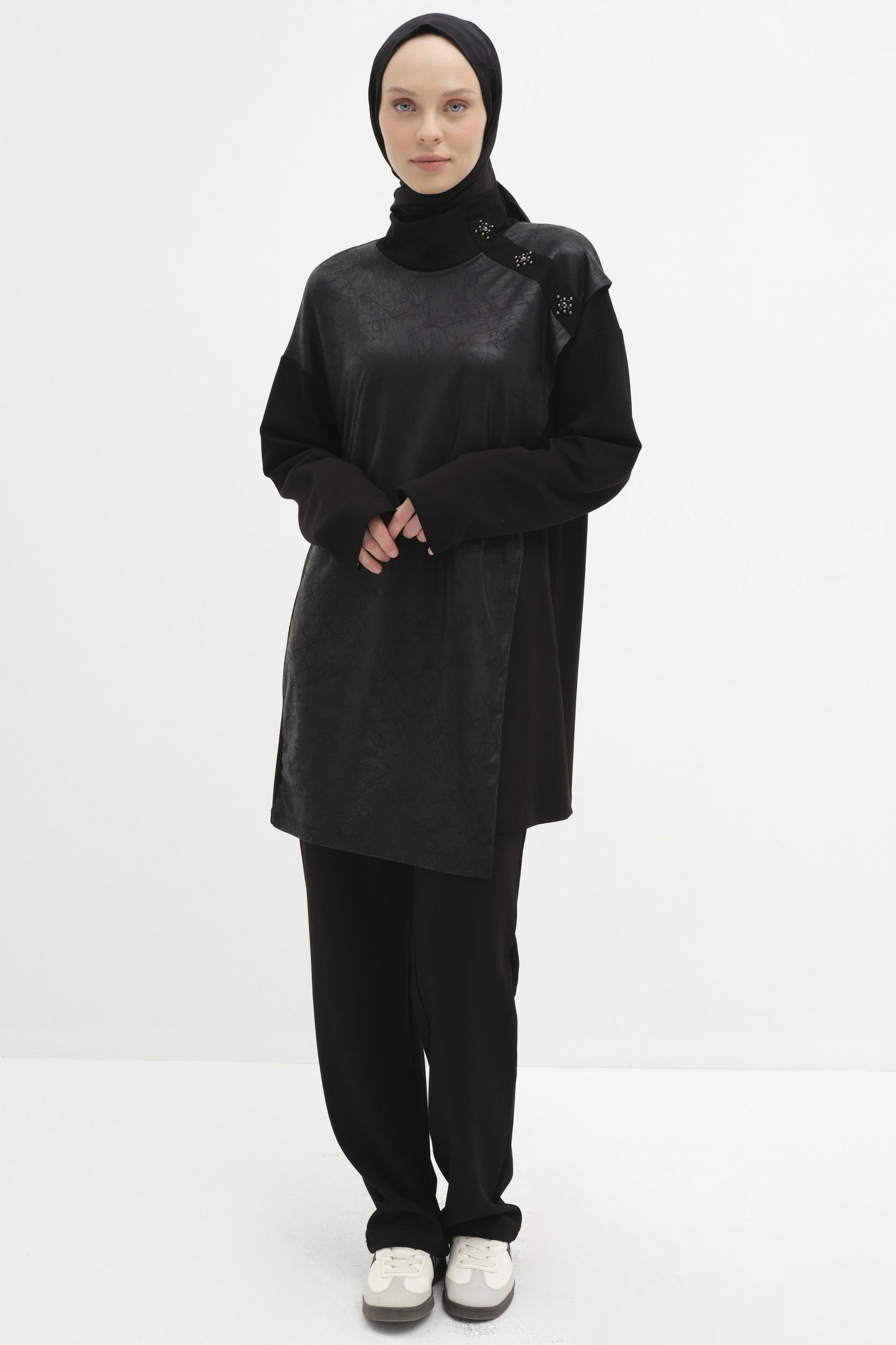 Omuz Taş Detaylı Garnili Örme Tunik - Siyah TUGBA