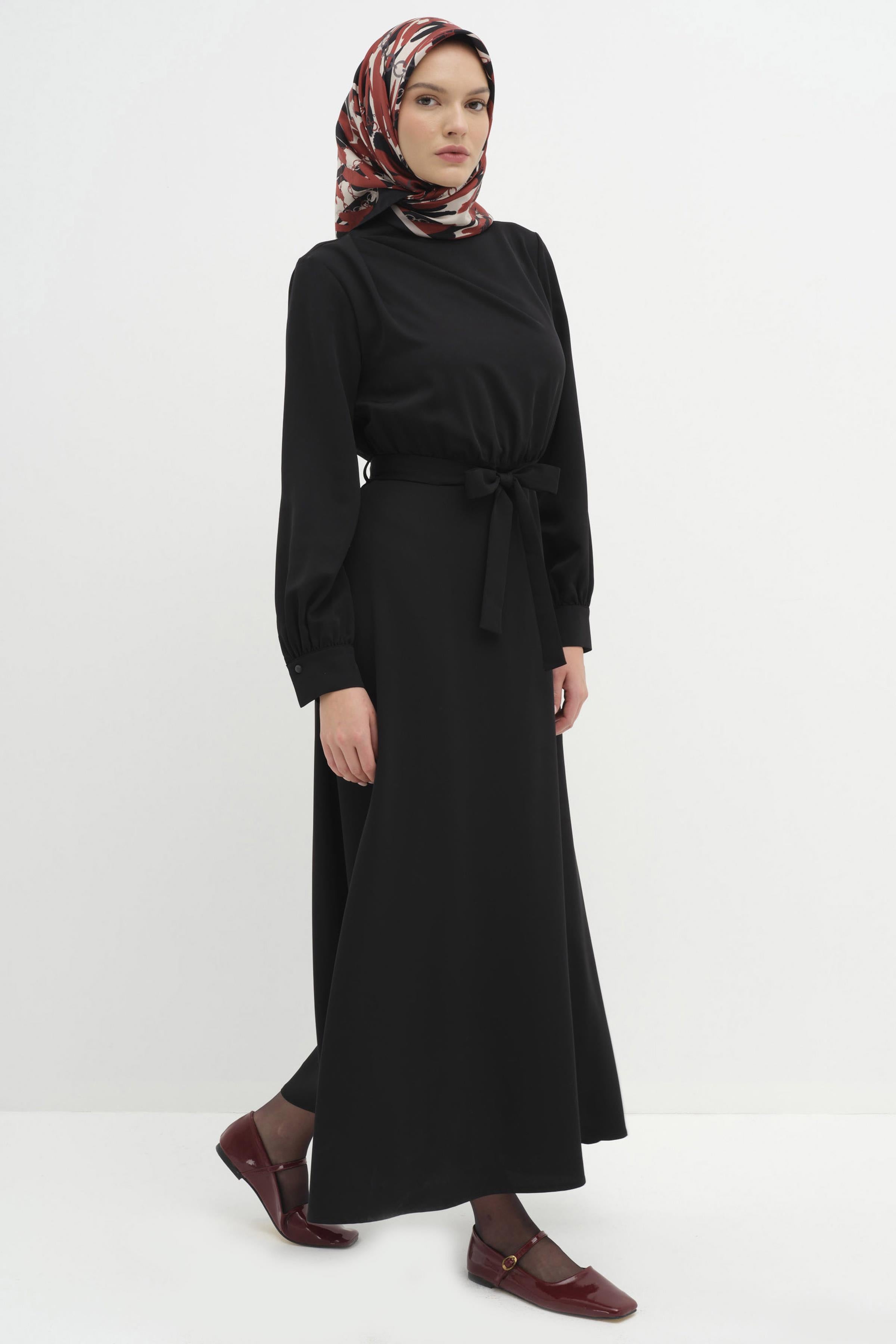 Omuzdan Pile Detaylı Elbise - Siyah TUGBA