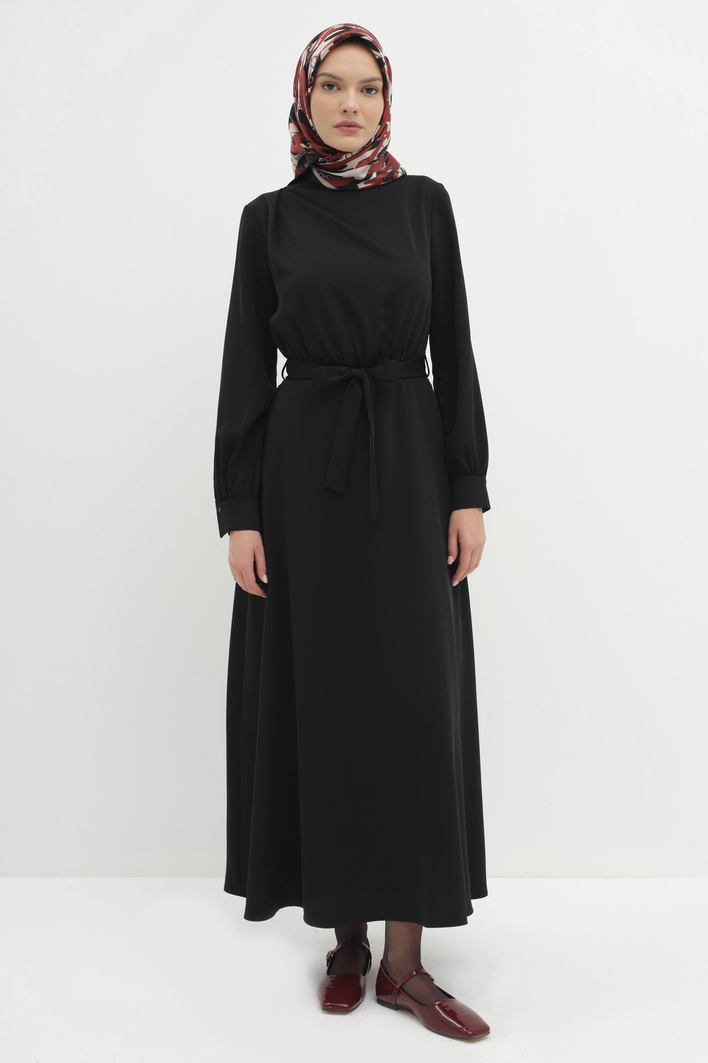 Omuzdan Pile Detaylı Elbise - Siyah TUGBA