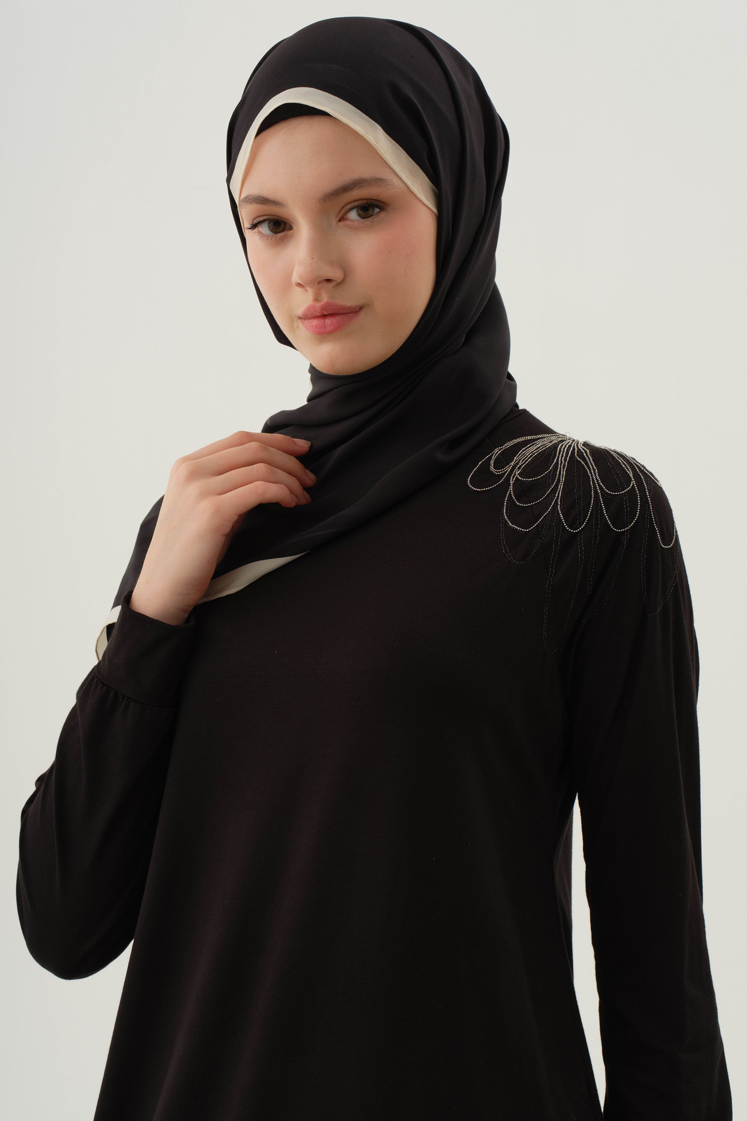Omuzu İşlemeli Tunik - Siyah TUGBA