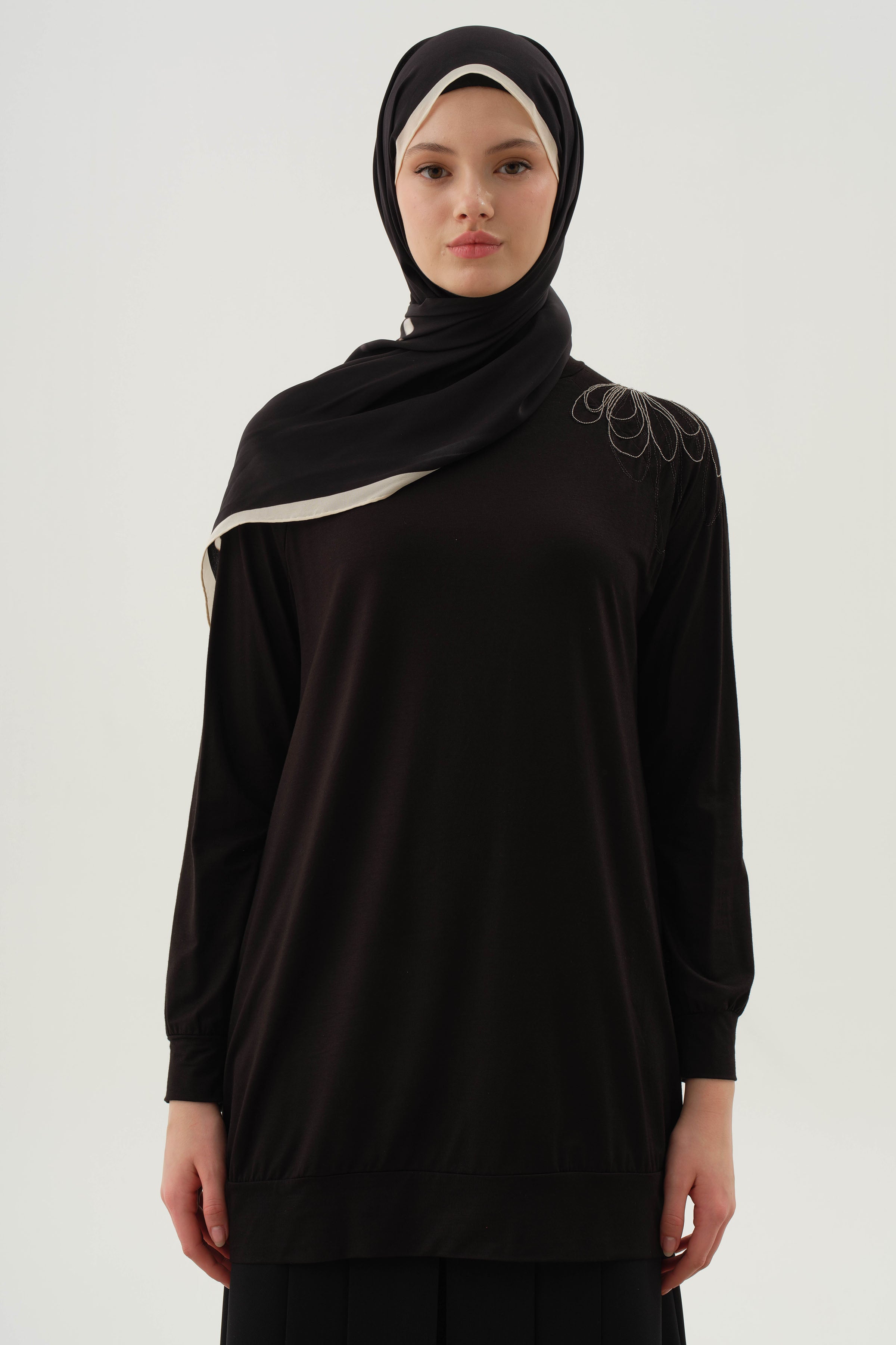 Omuzu İşlemeli Tunik - Siyah TUGBA