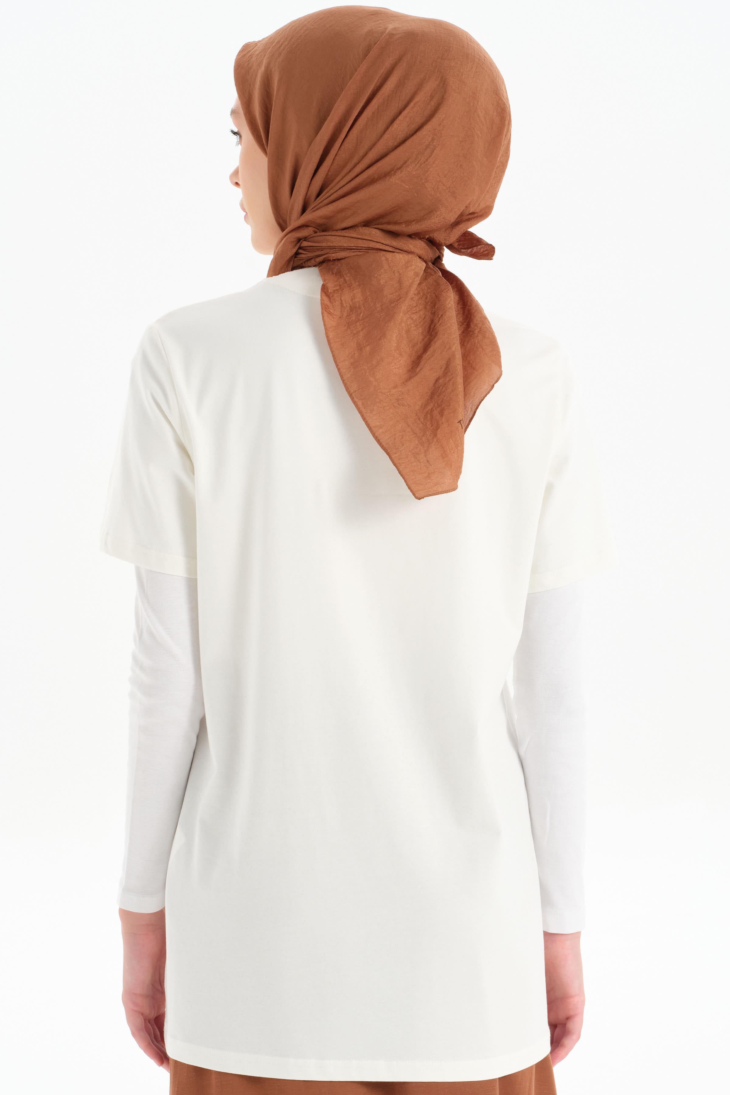 Ön Desen Baskılı Örme Tişört - Beyaz- Kahve TUGBA