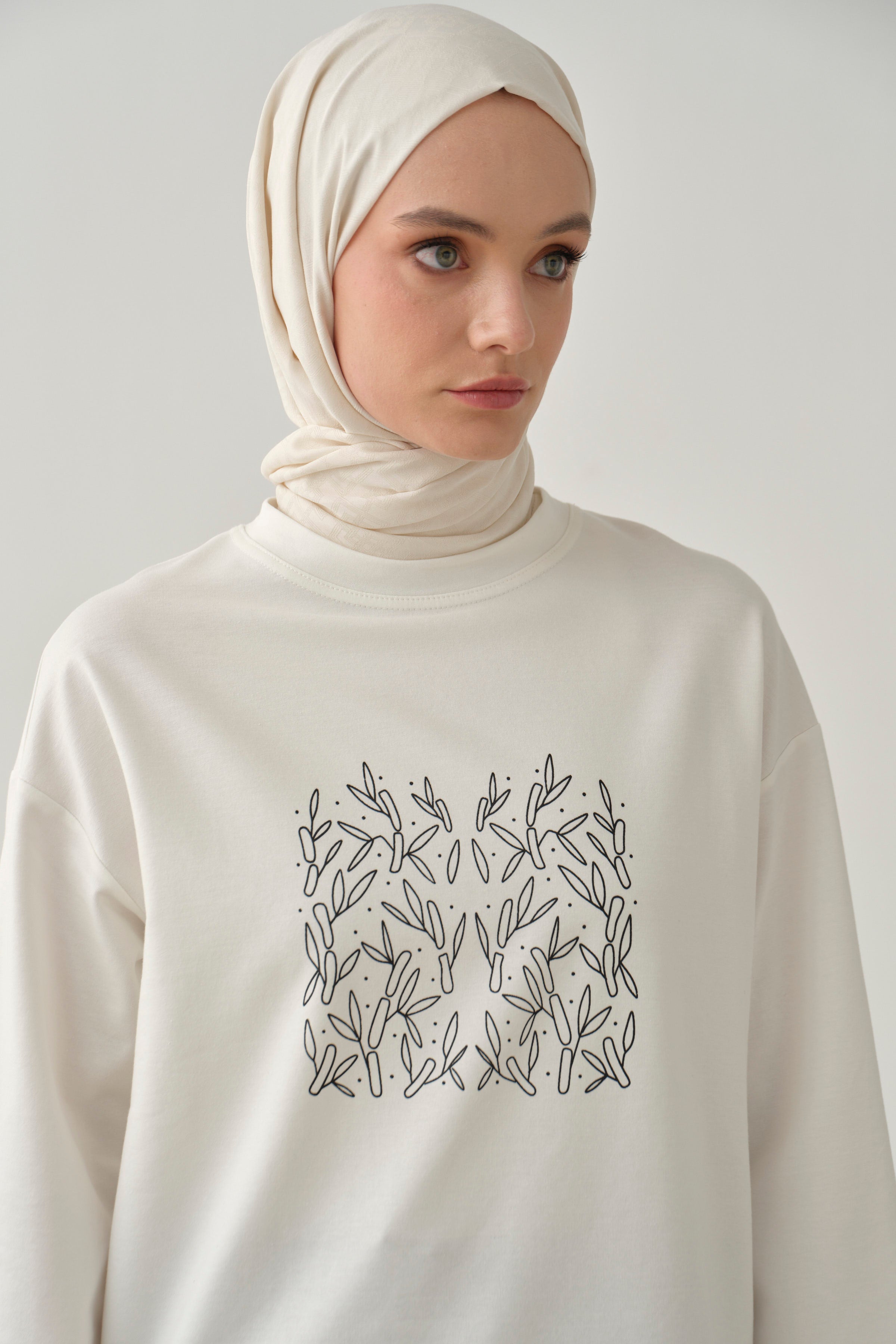 Önü Baskılı Örme Bluz - Ekru TUGBA