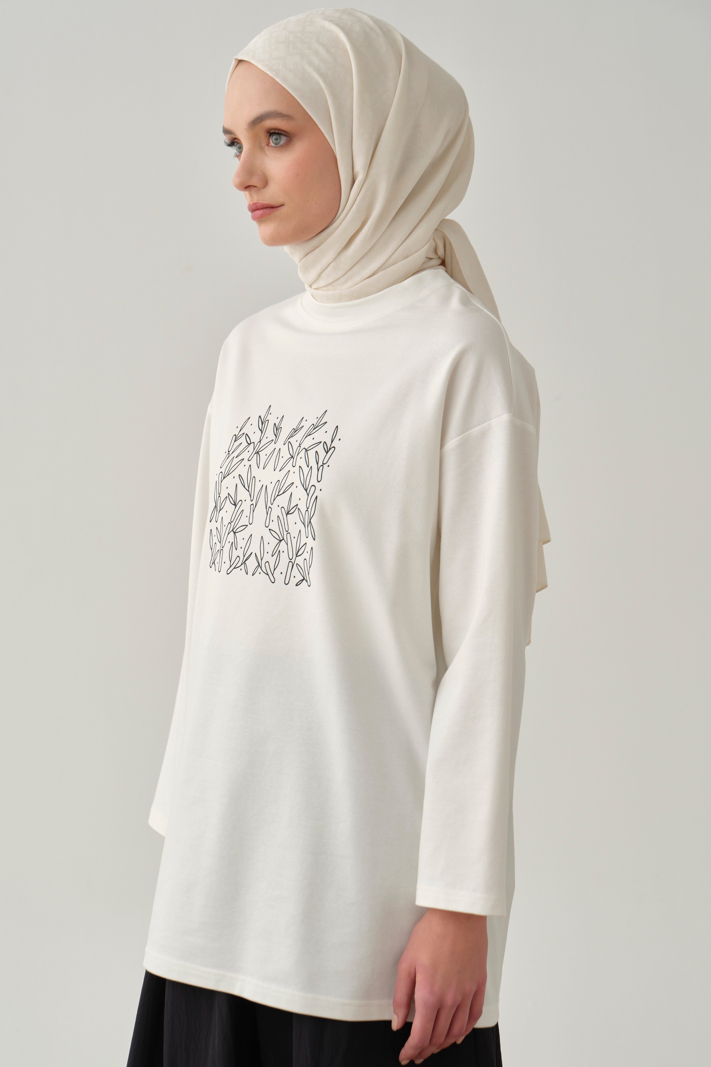 Önü Baskılı Örme Bluz - Ekru TUGBA