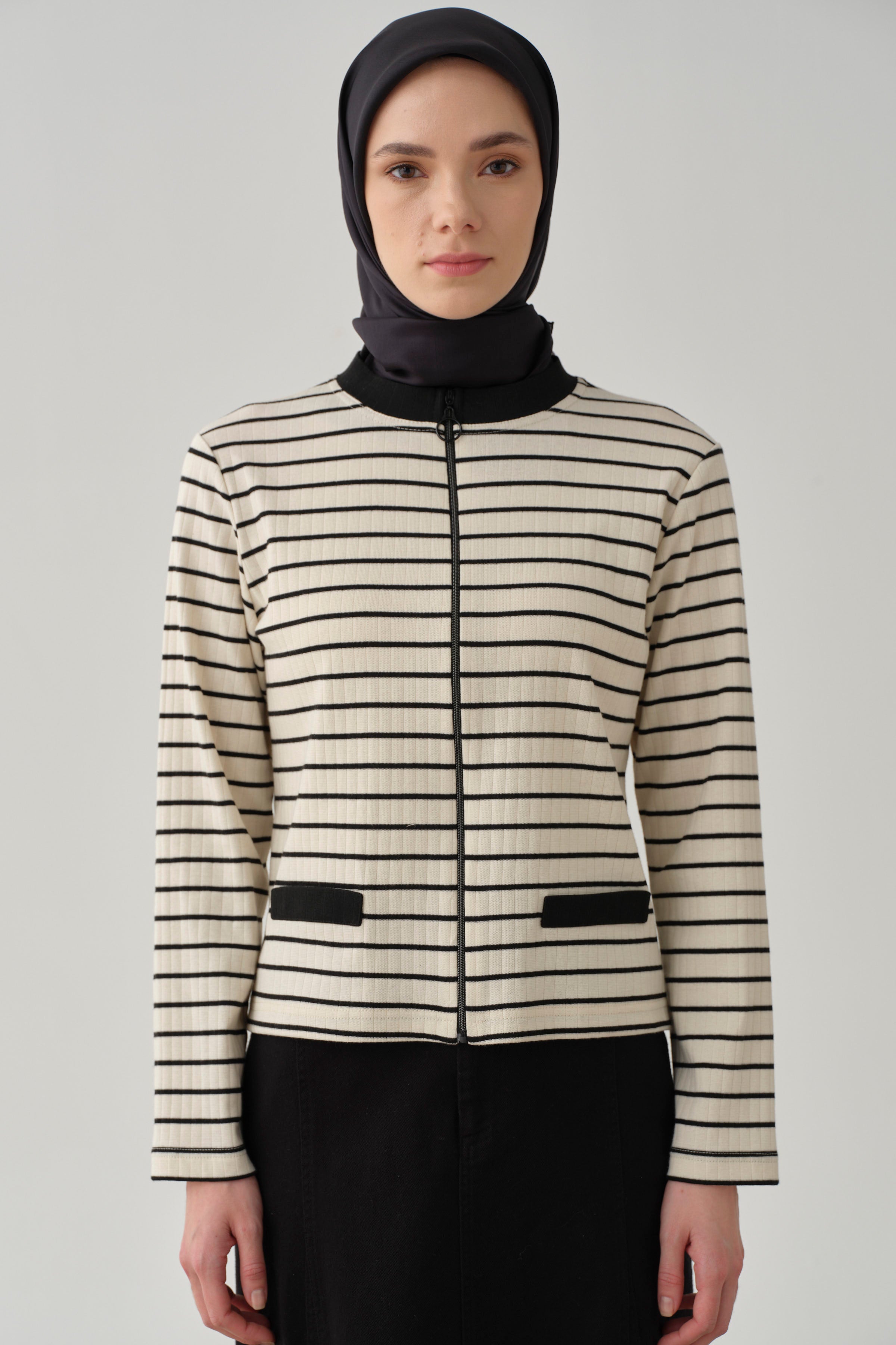 Önü Fermuarlı Çizgili Hırka - Bej - Siyah TUGBA