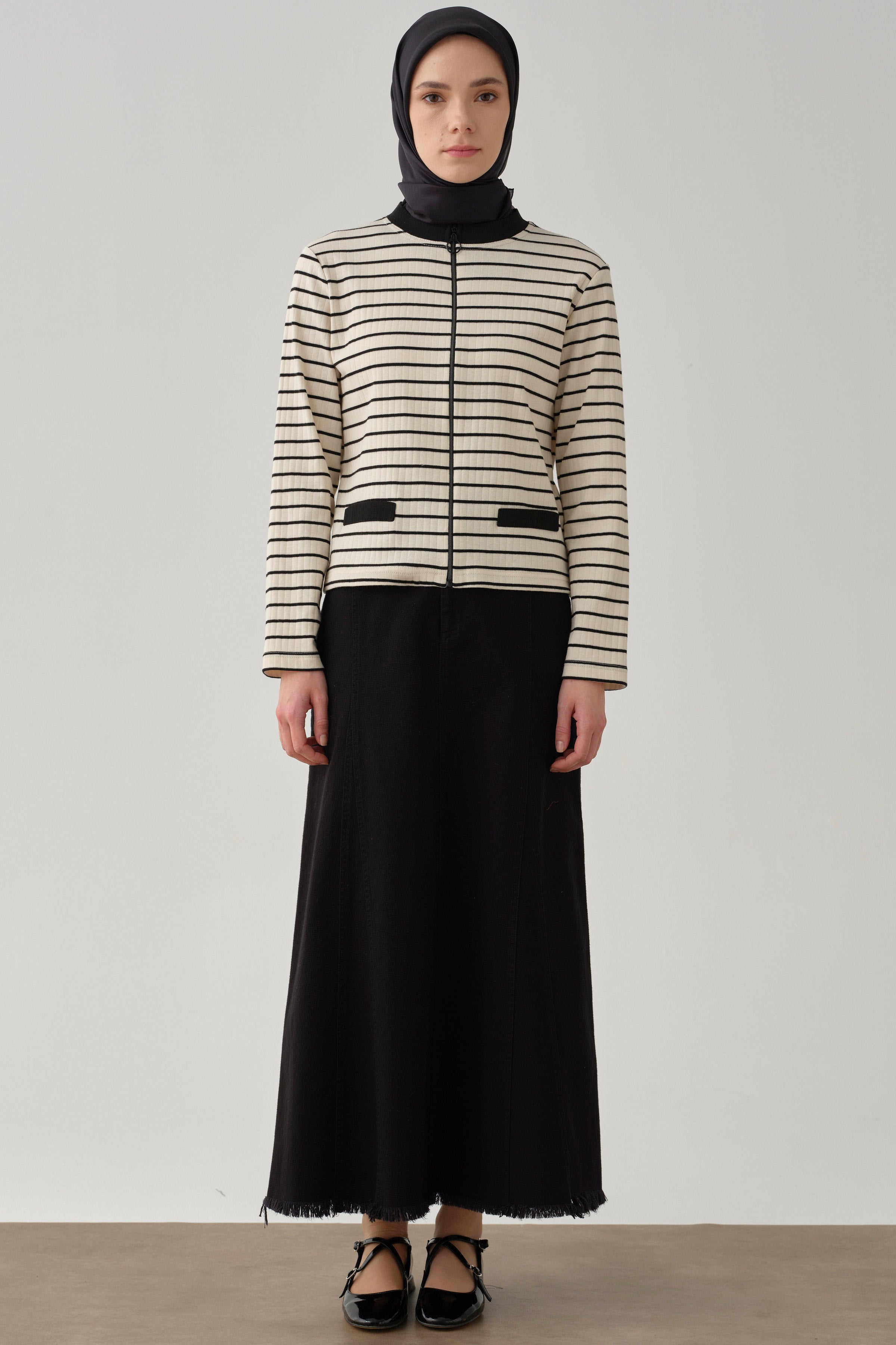 Önü Fermuarlı Çizgili Hırka - Bej - Siyah TUGBA