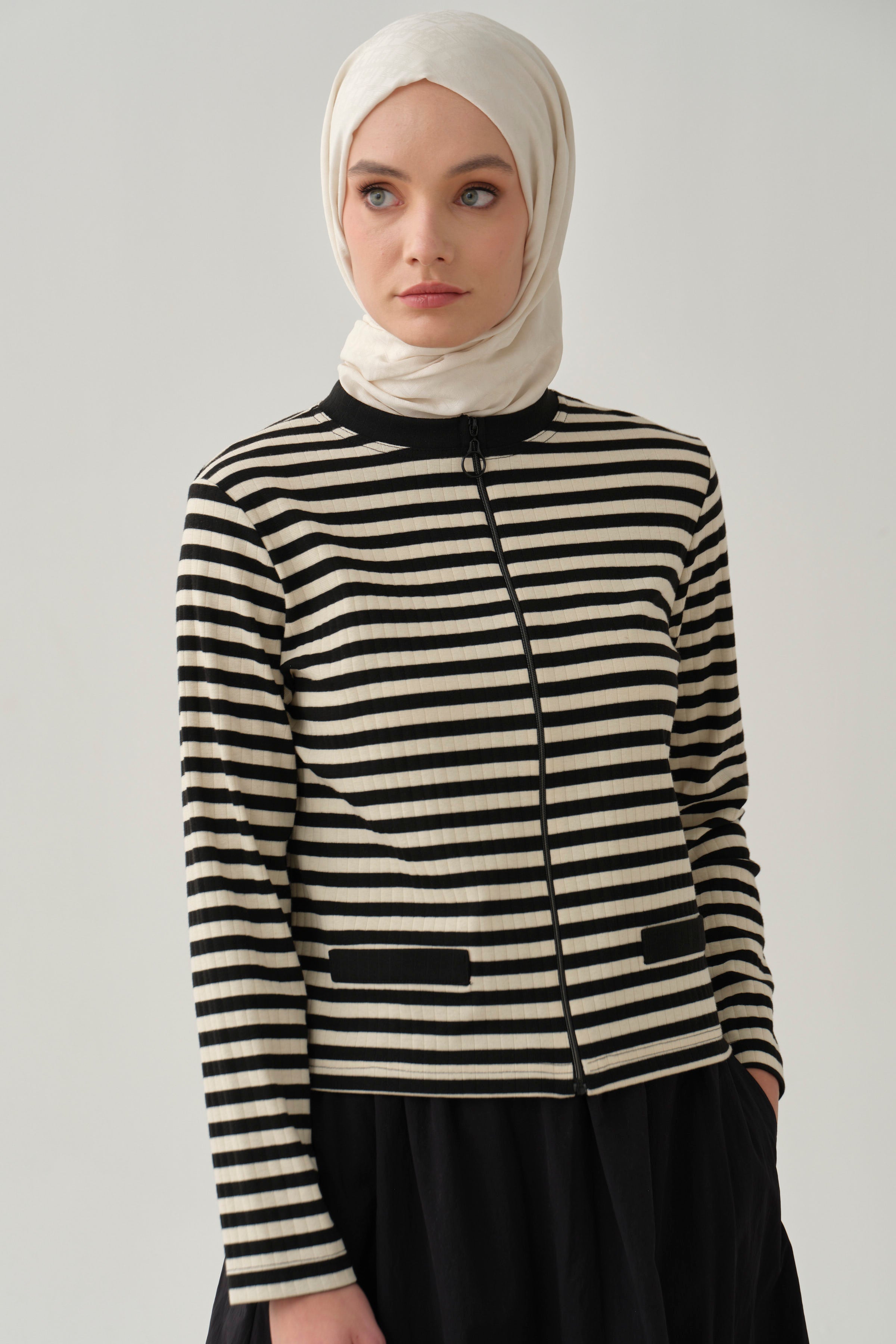 Önü Fermuarlı Çizgili Hırka - Siyah TUGBA