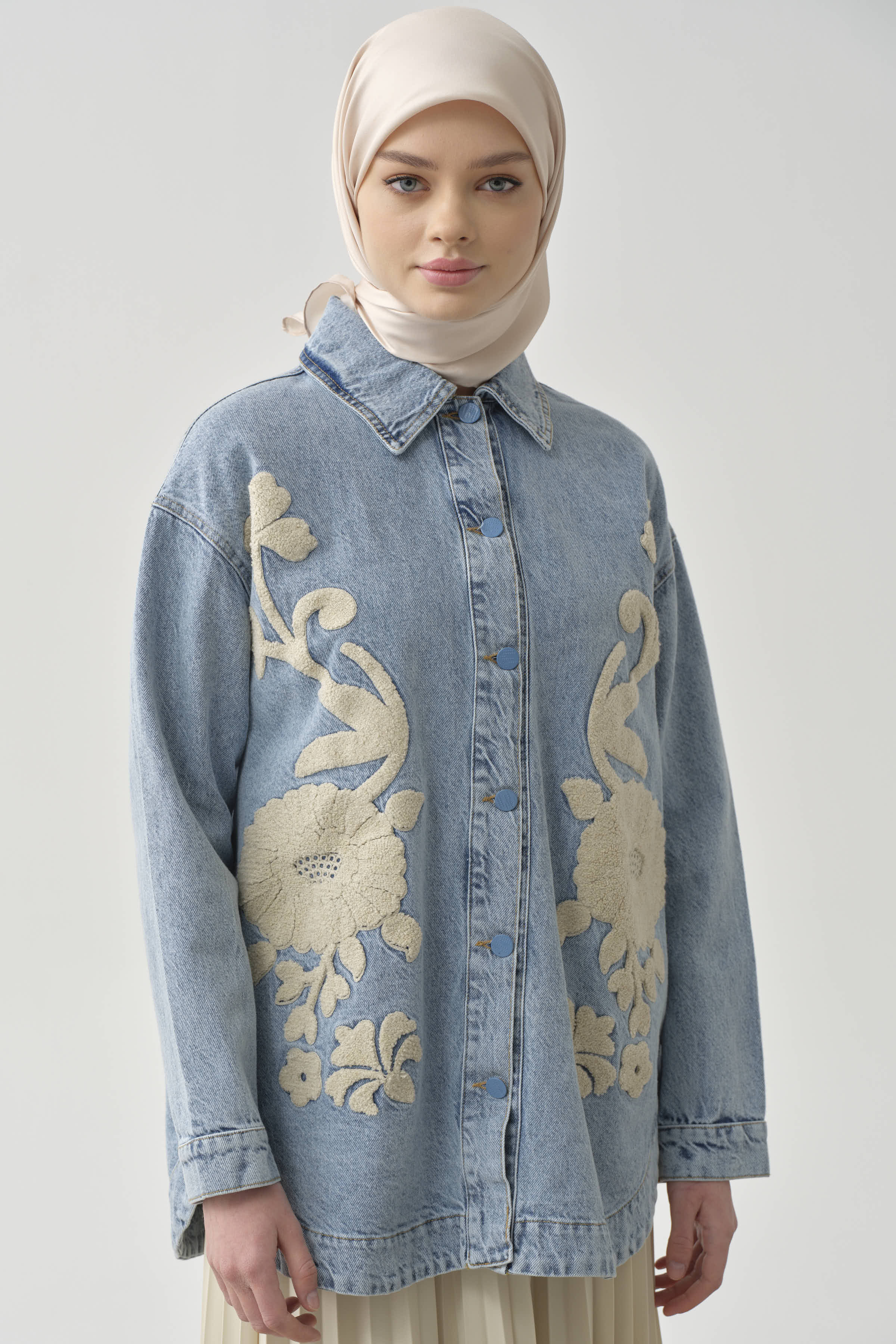 Önü İşlemeli Cepsiz Uzun Kollu Ceket - Açık Mavi TUGBA