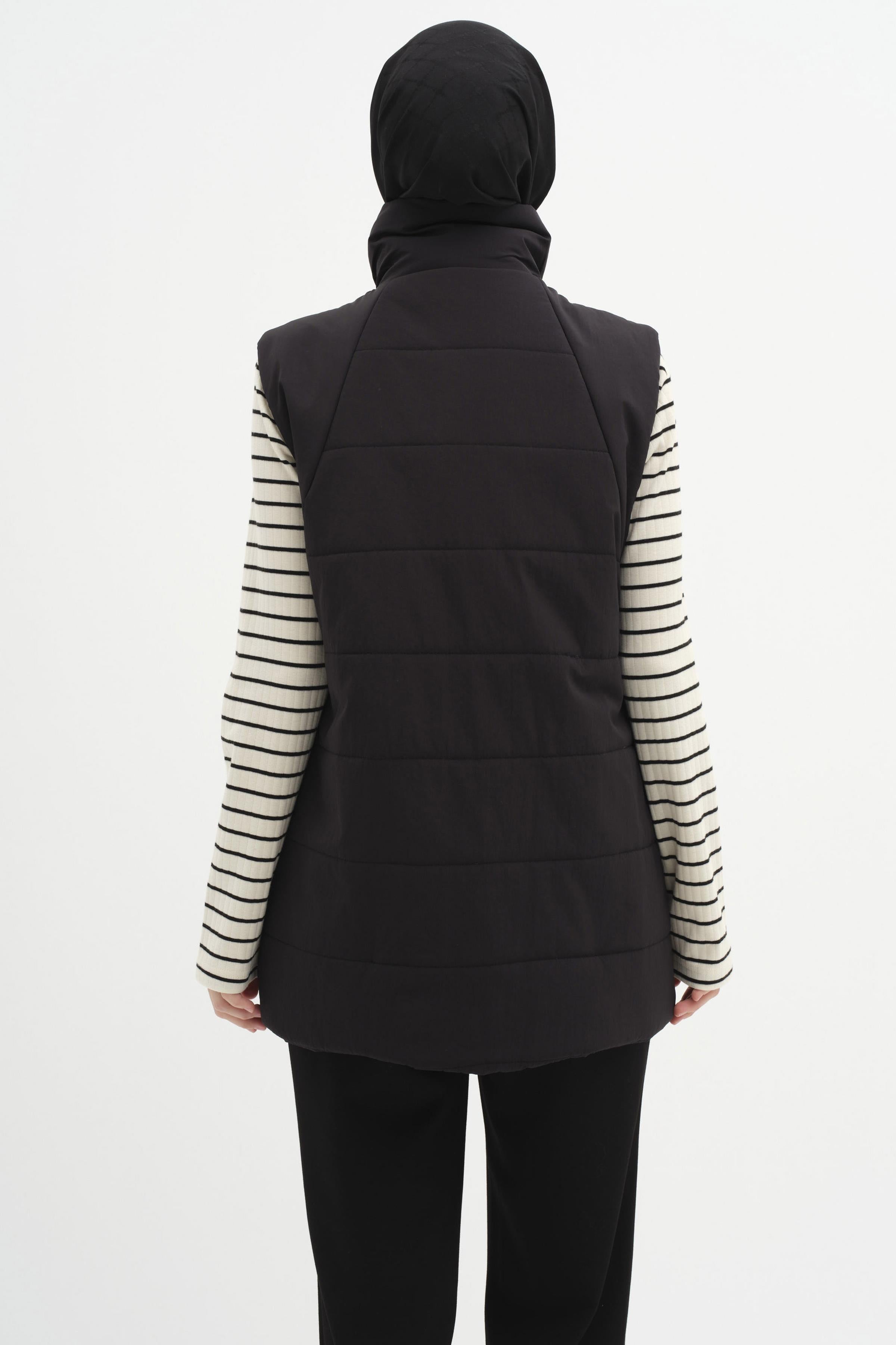 Örgü Model Kapitone Yelek - Siyah TUGBA