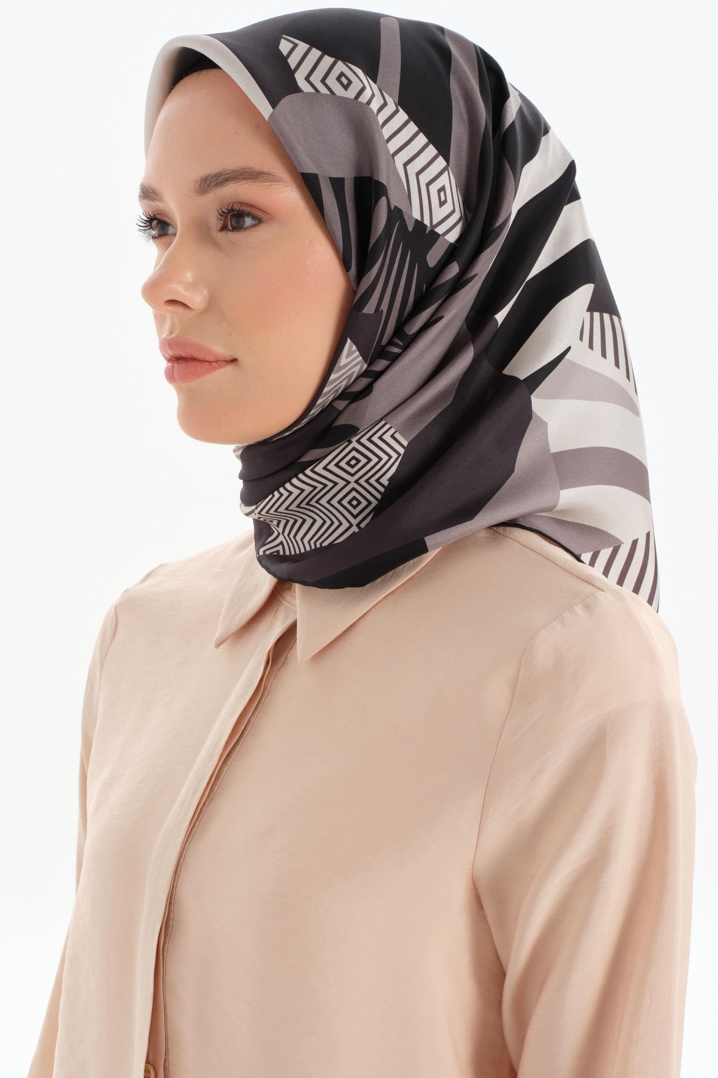 Patchwork Desen Twill İpek Eşarp - Antrasit TUGBA