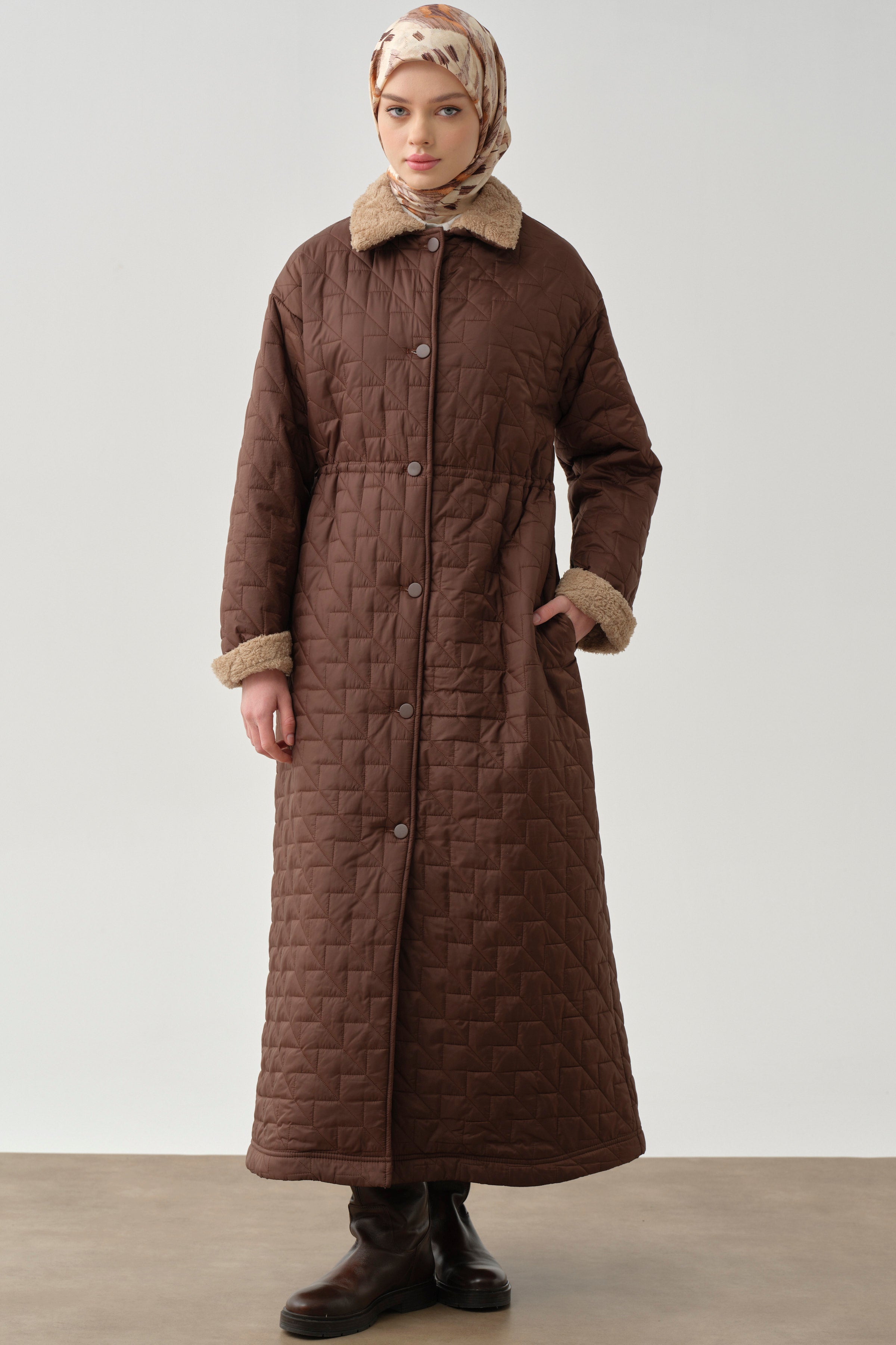 Peluş Detaylı Kapitone Manto - Kahve TUGBA