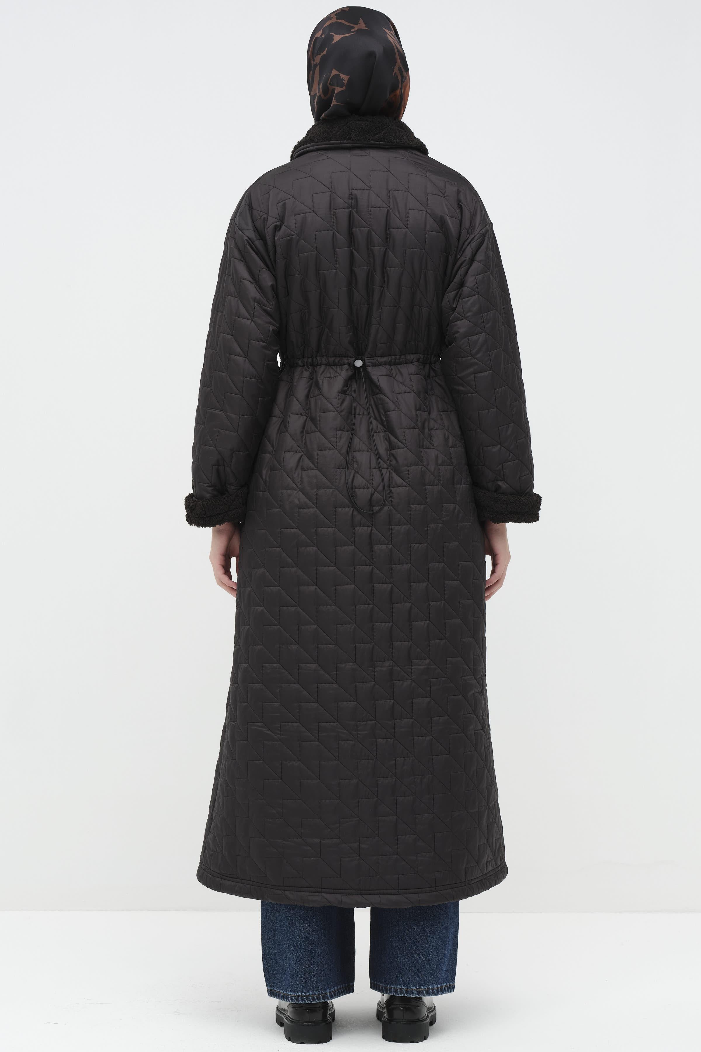 Peluş Detaylı Kapitone Manto - Siyah TUGBA