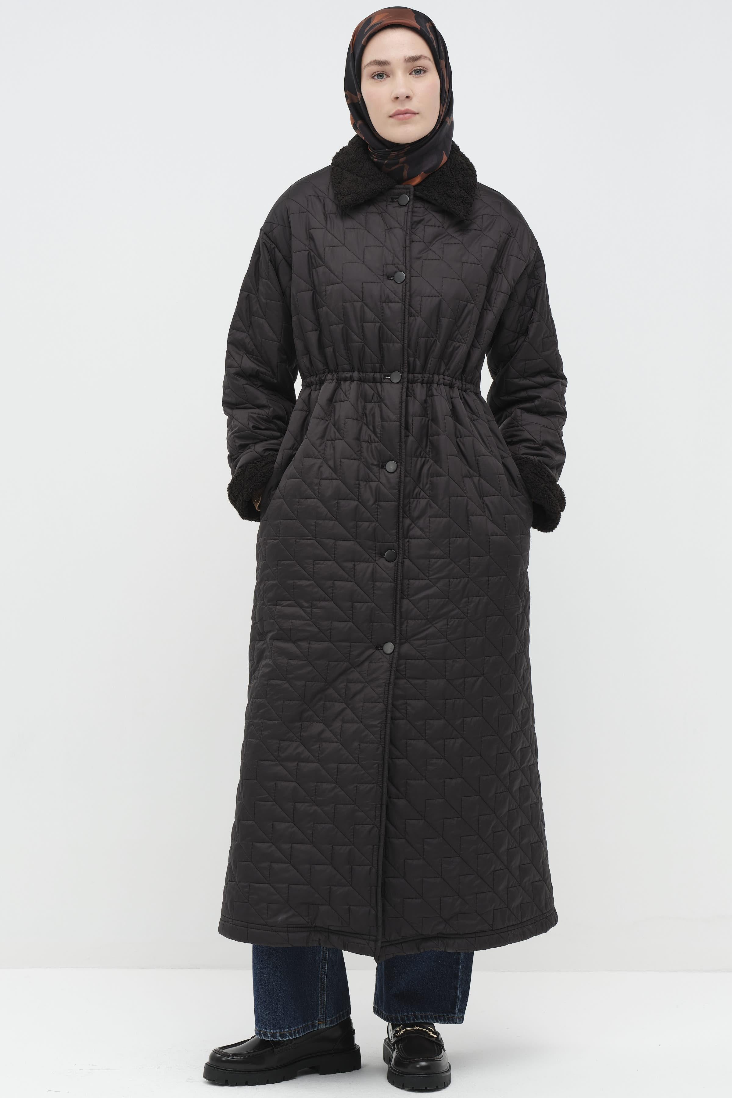 Peluş Detaylı Kapitone Manto - Siyah TUGBA