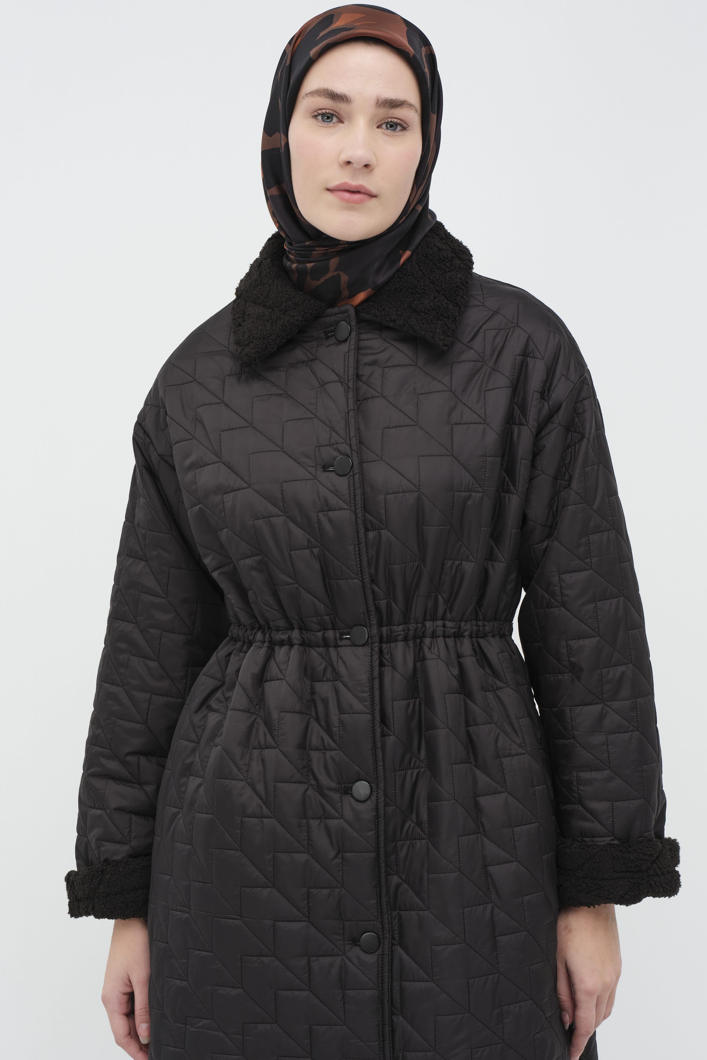 Peluş Detaylı Kapitone Manto - Siyah TUGBA