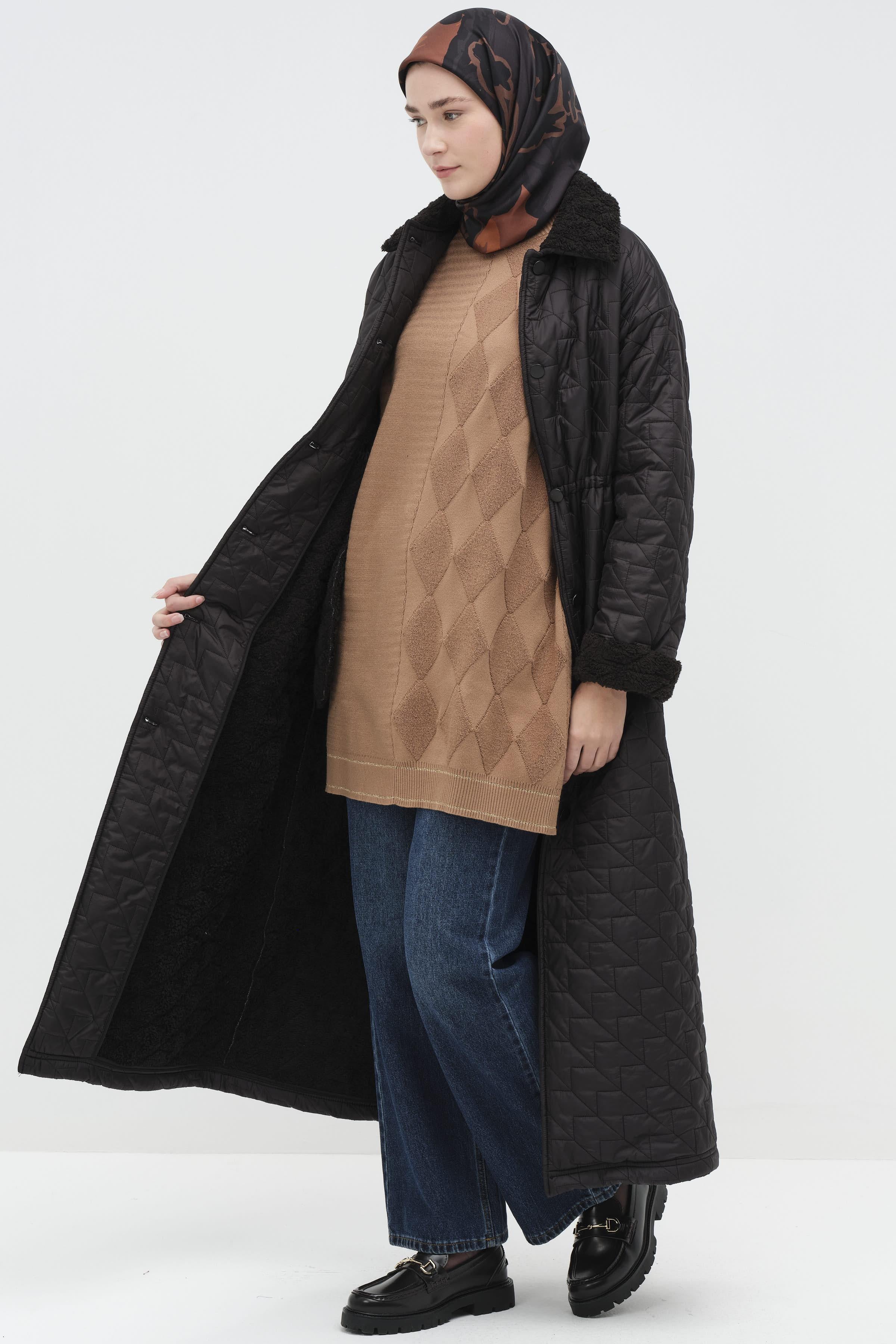 Peluş Detaylı Kapitone Manto - Siyah TUGBA