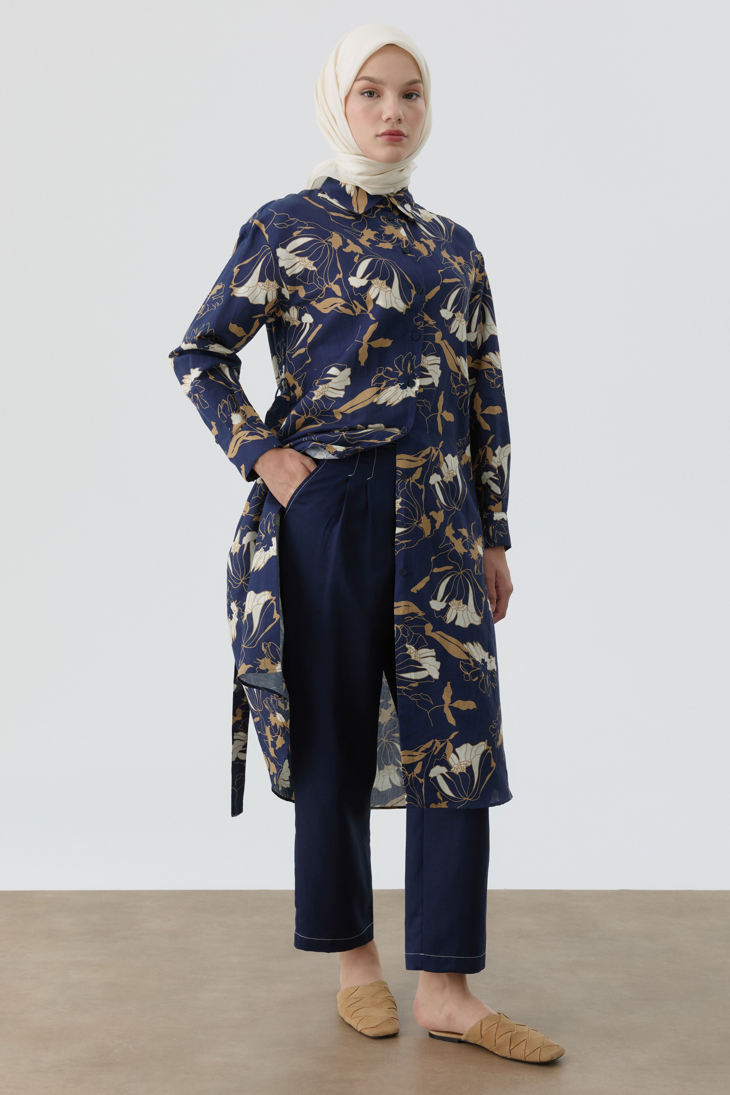 Pile Detaylı Havuç Pantolon - Lacivert TUGBA