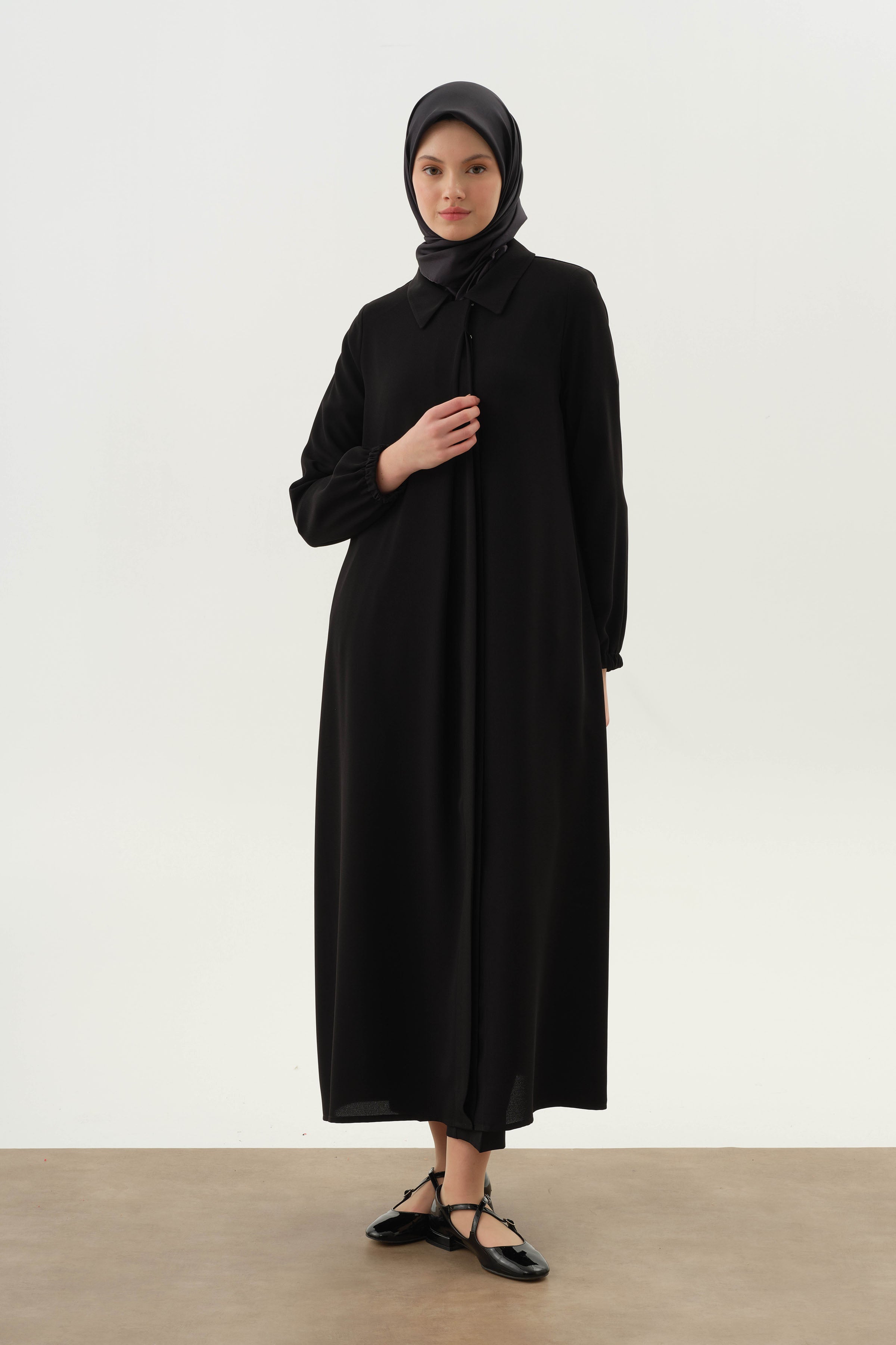 Pile Detaylı Kol Lastikli Ferace - Siyah TUGBA