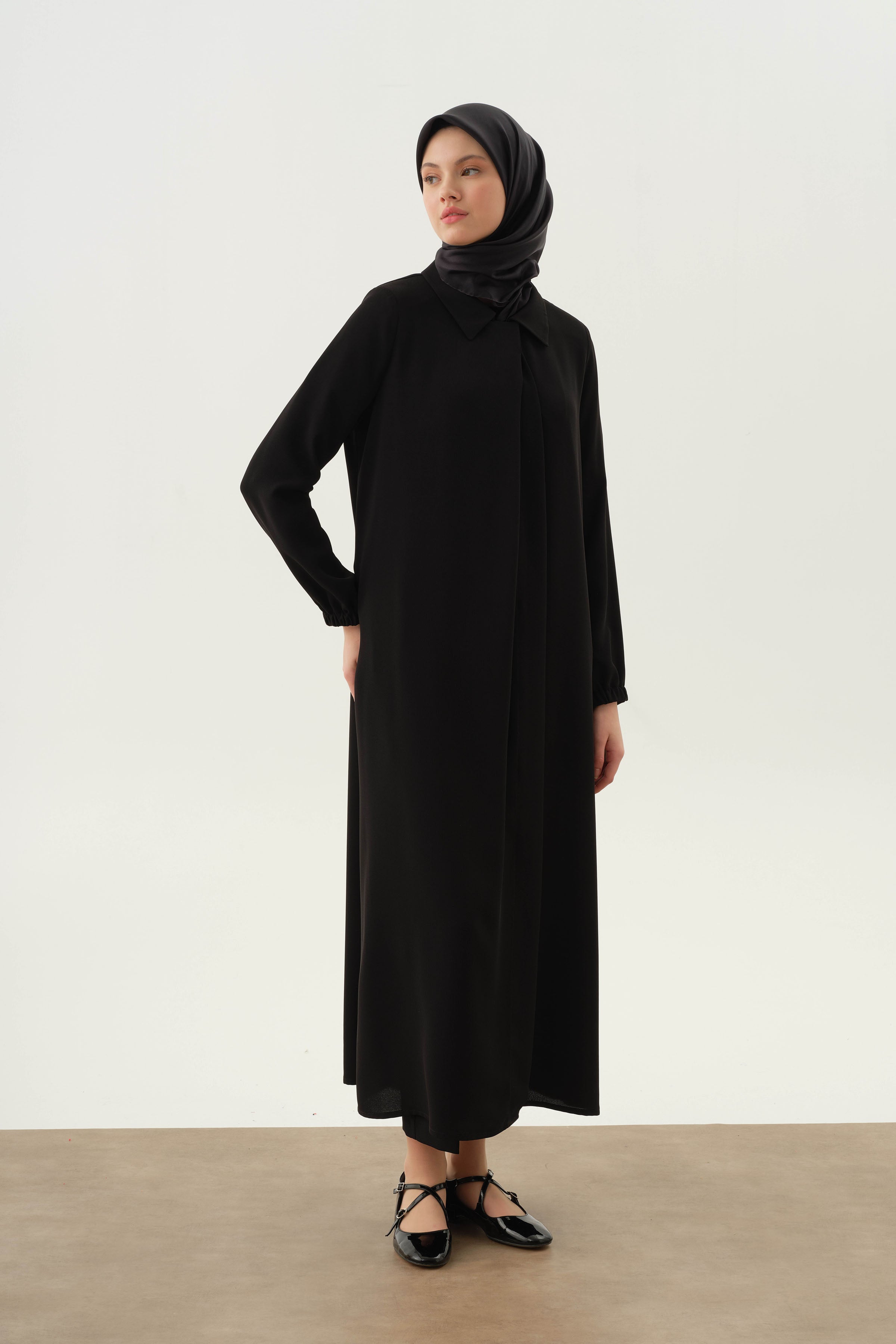 Pile Detaylı Kol Lastikli Ferace - Siyah TUGBA