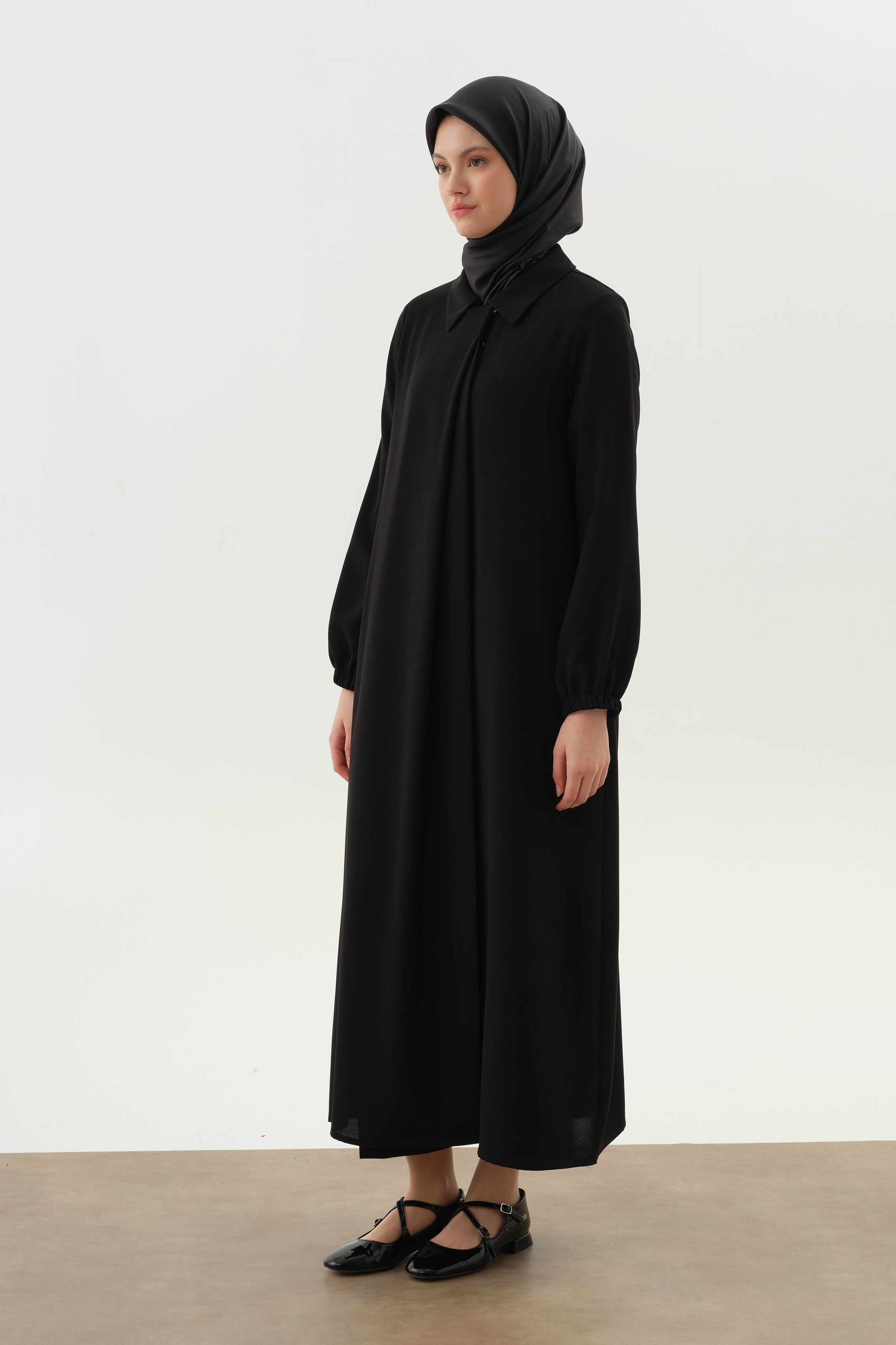 Pile Detaylı Kol Lastikli Ferace - Siyah TUGBA