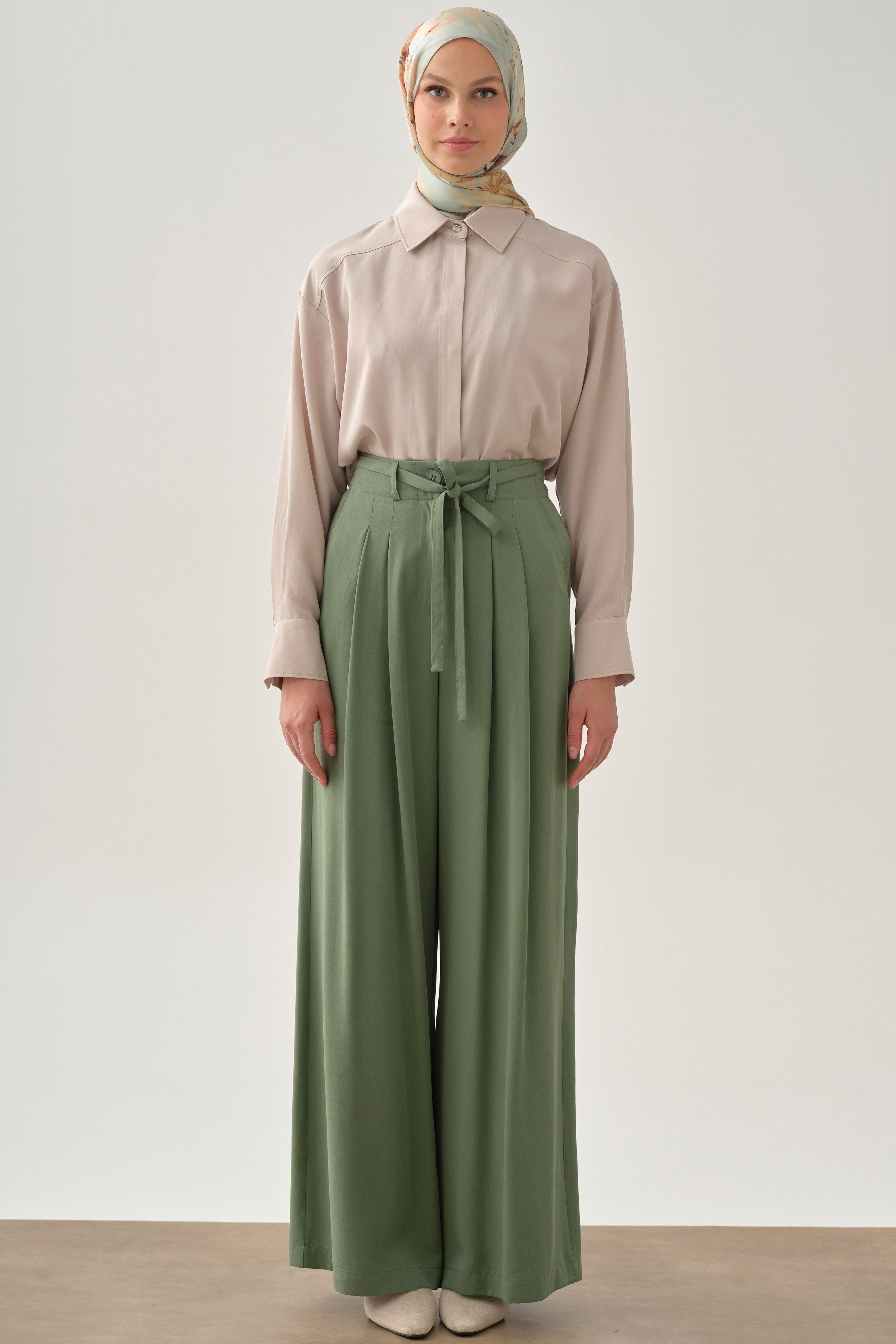 Pileli Kemerli Pantolon - Göl Yeşili TUGBA