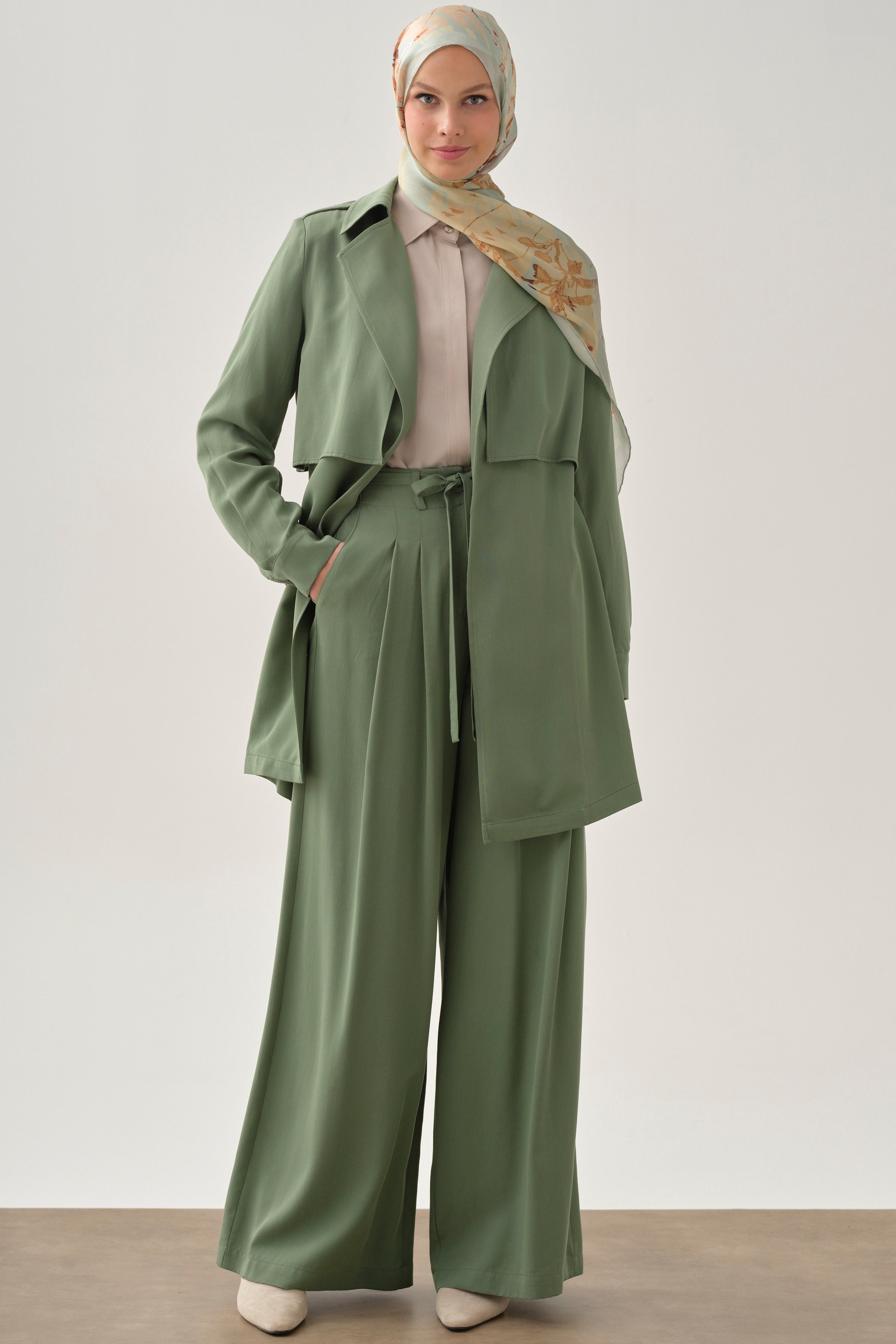 Pileli Kemerli Pantolon - Göl Yeşili TUGBA