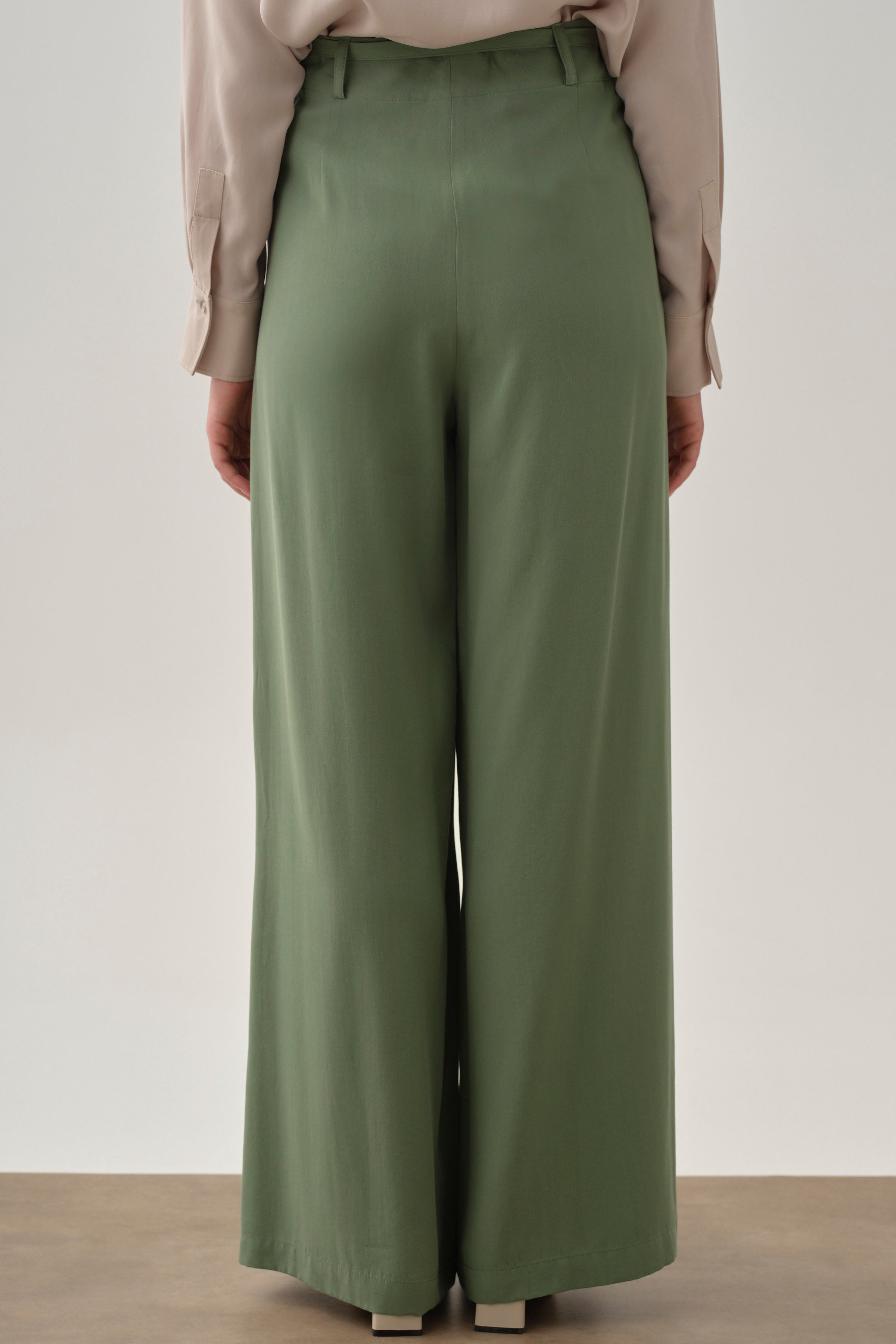 Pileli Kemerli Pantolon - Göl Yeşili TUGBA