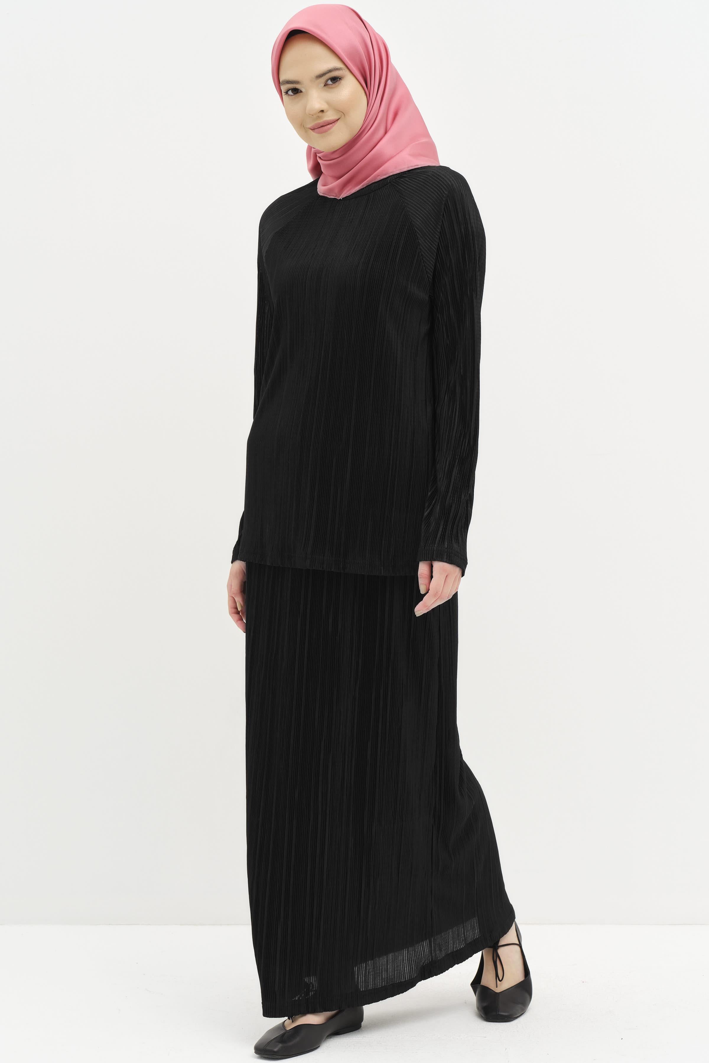 Piliseli Bluz Etek Takım - Siyah TUGBA