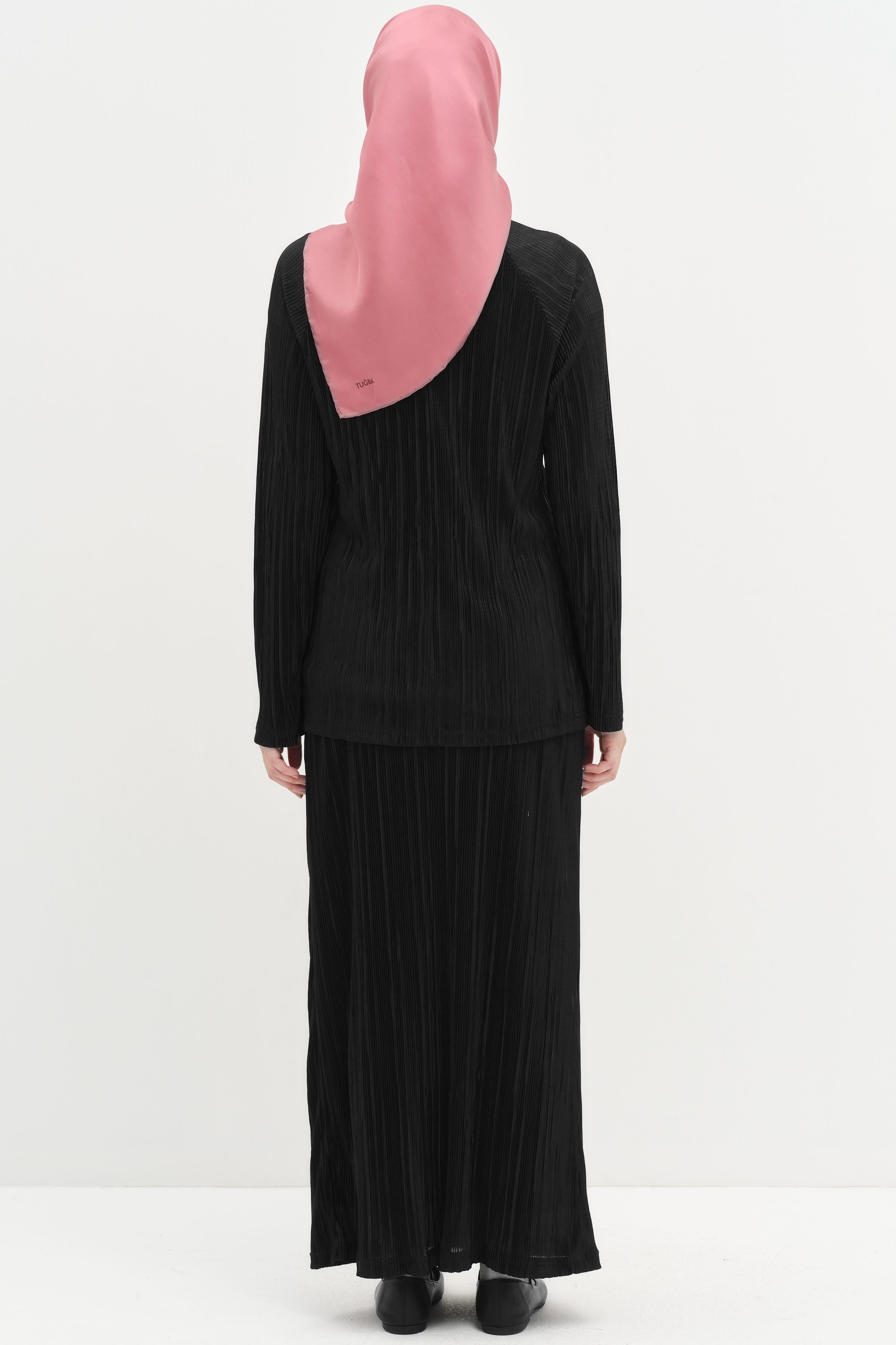 Piliseli Bluz Etek Takım - Siyah TUGBA