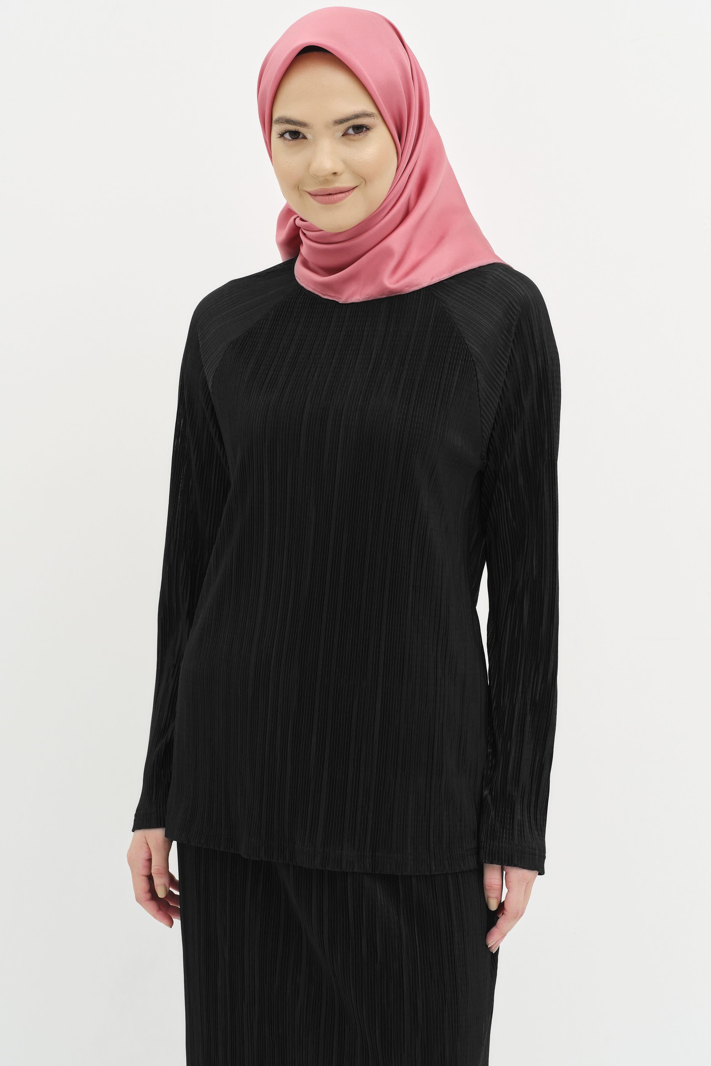 Piliseli Bluz Etek Takım - Siyah TUGBA